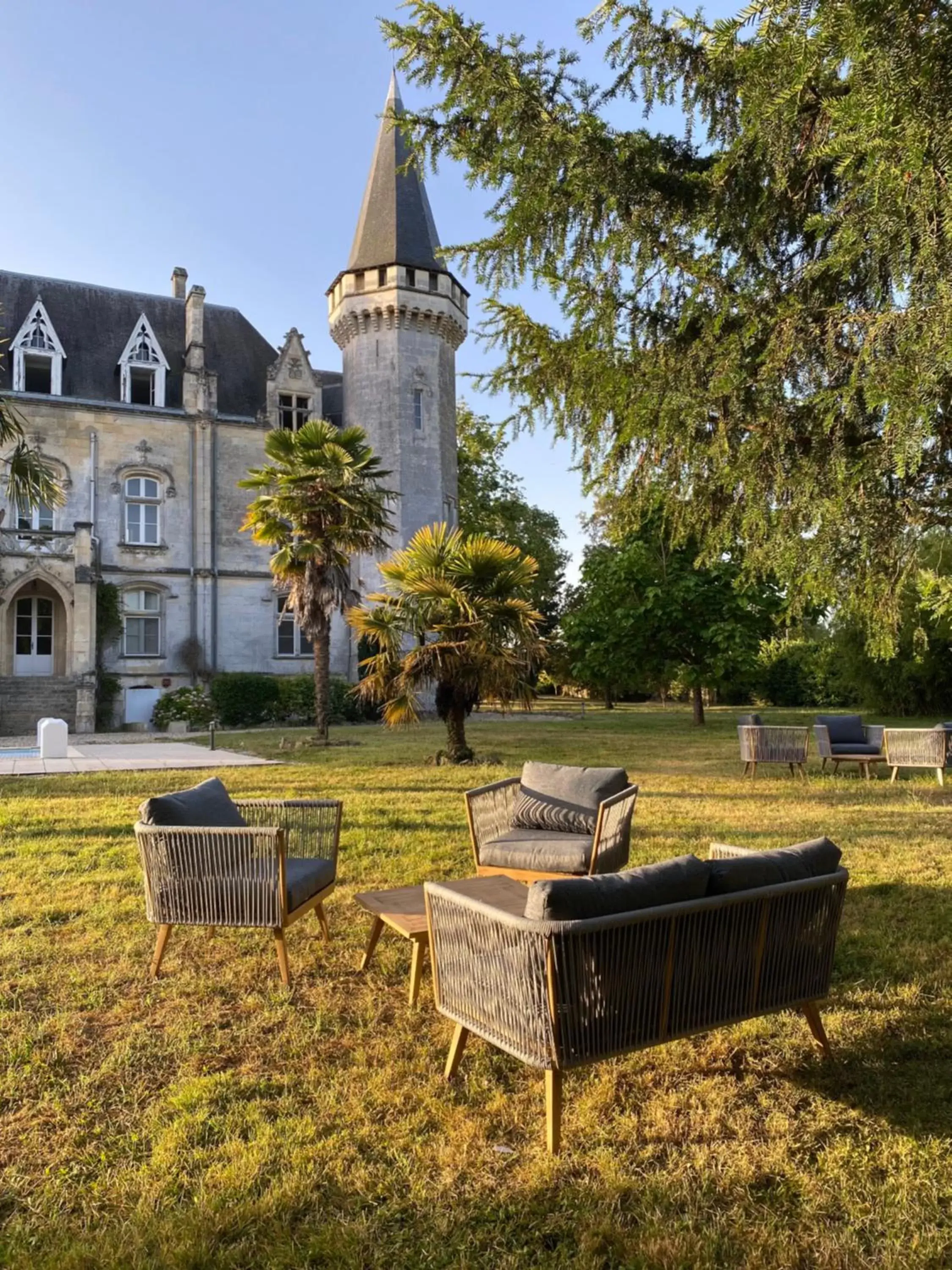 Garden, Property Building in Château Borgeat de Lagrange - privatisation