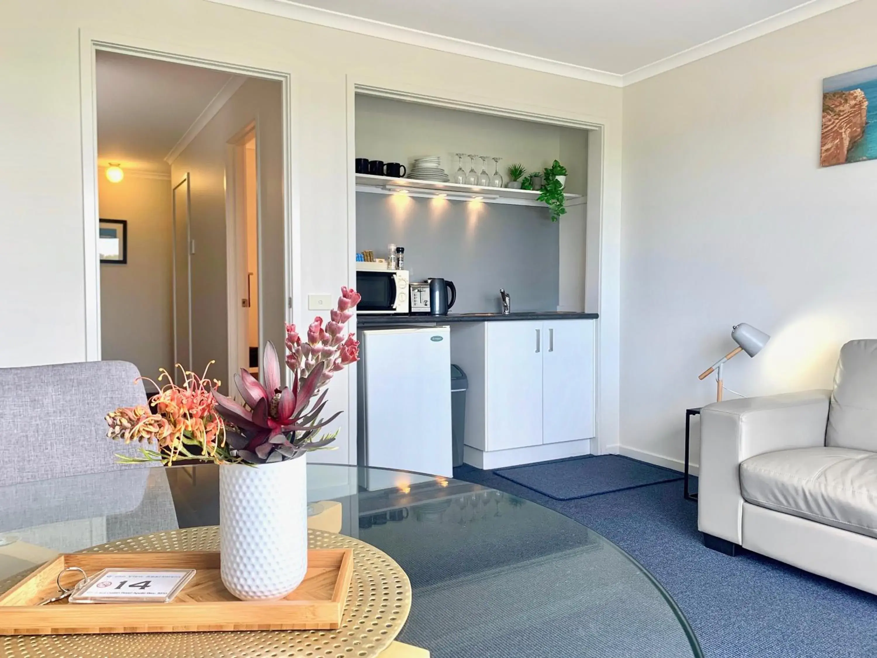 Kitchen or kitchenette, Kitchen/Kitchenette in Apollo Bay Waterfront Motor Inn