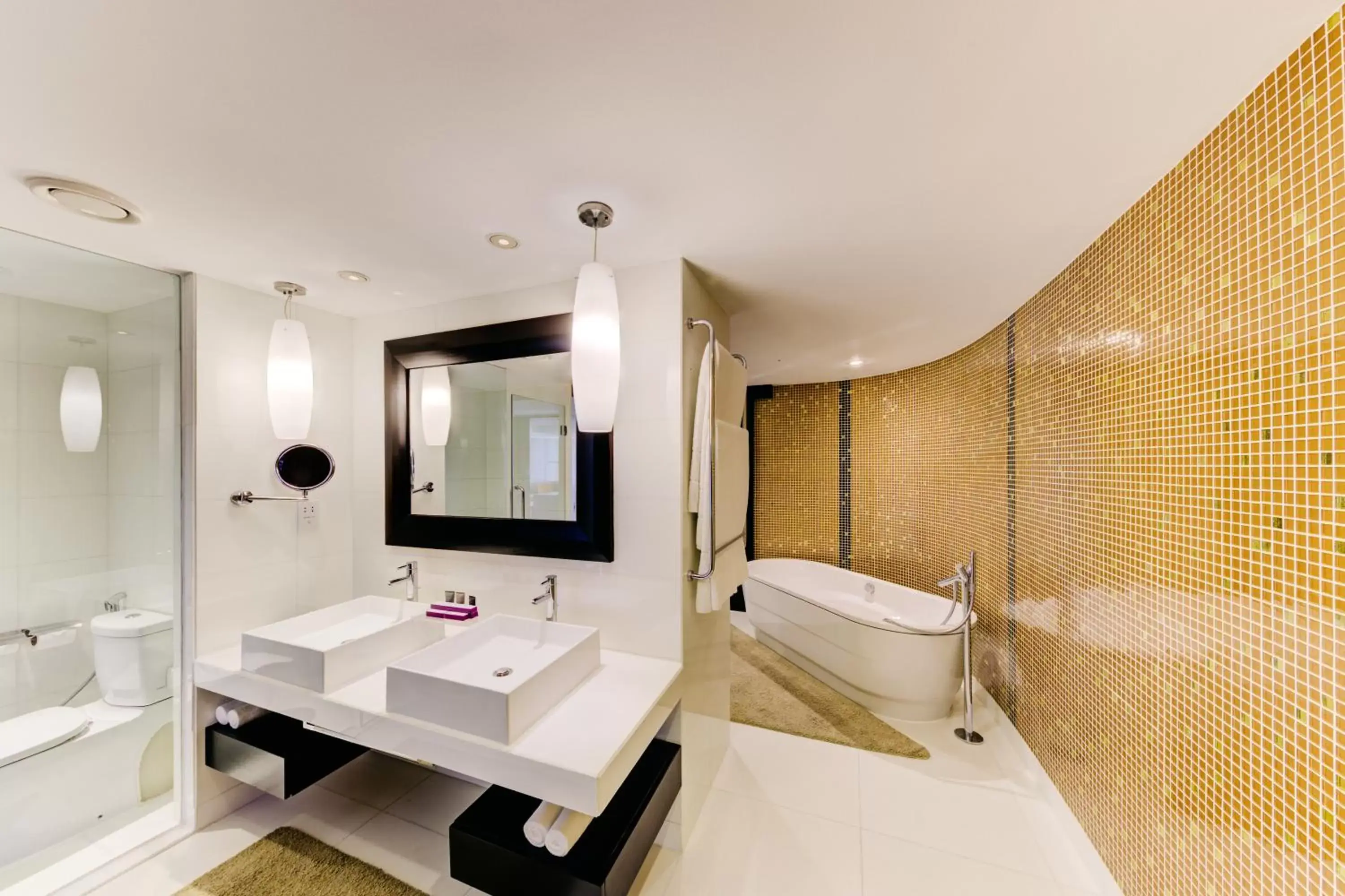 Shower, Bathroom in Cinnamon Grand Colombo