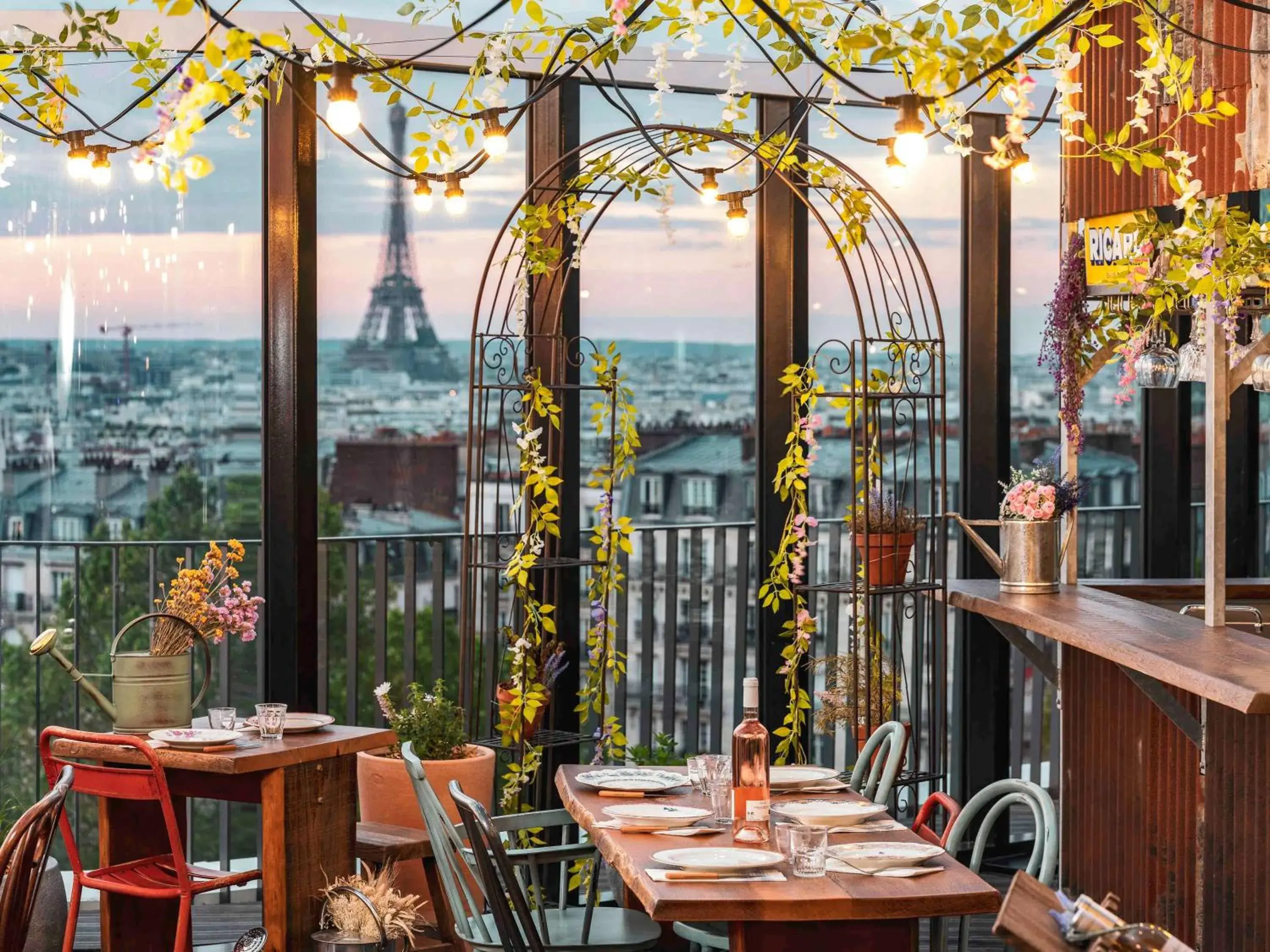 Patio, Restaurant/Places to Eat in Novotel Paris Porte Versailles
