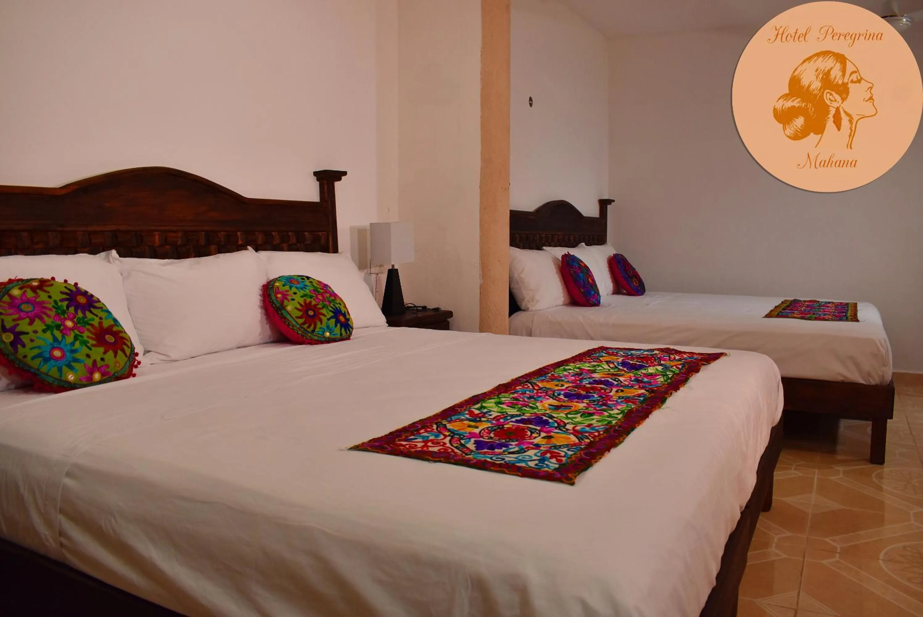 Pool view, Bed in Hotel Peregrina