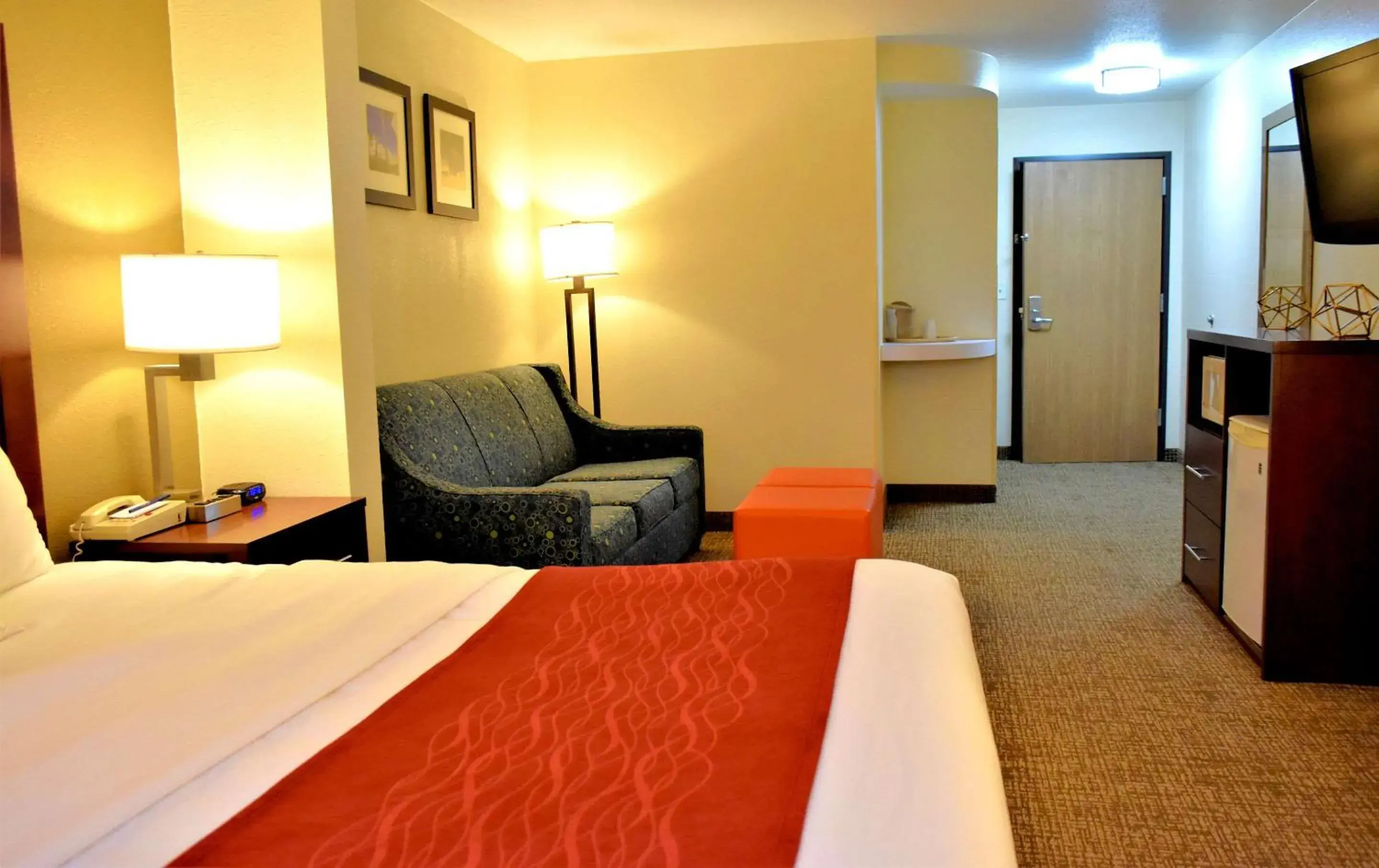 Bedroom, Seating Area in Comfort Inn & Suites Greenville I-70