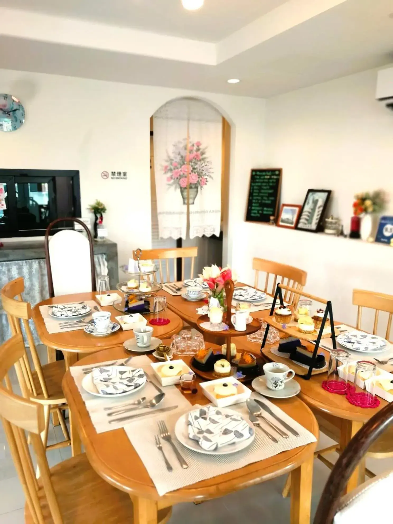 Restaurant/Places to Eat in Jamjuree Home