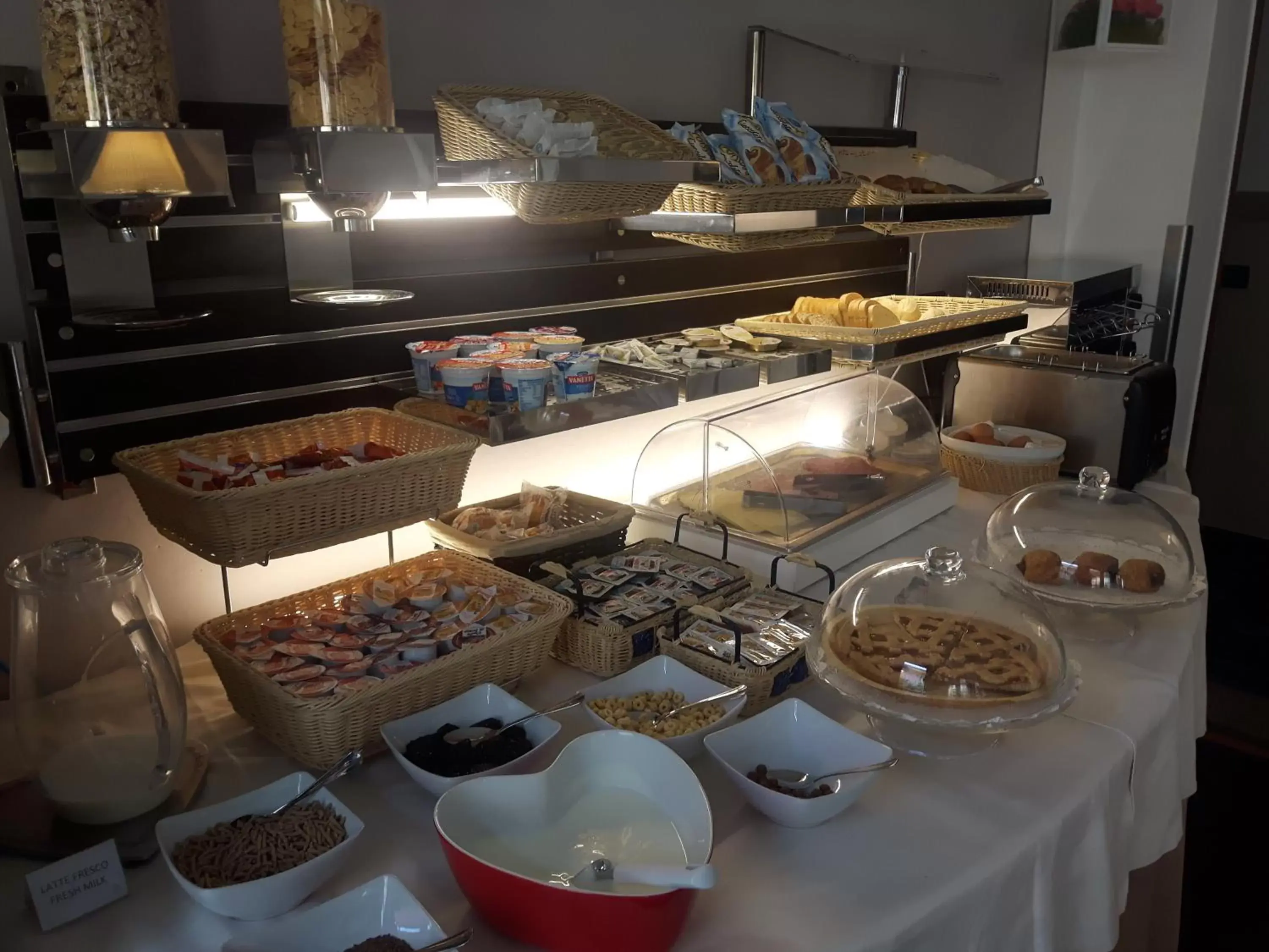 Food and drinks in Hotel Roberta Food and drinks in Hotel Roberta