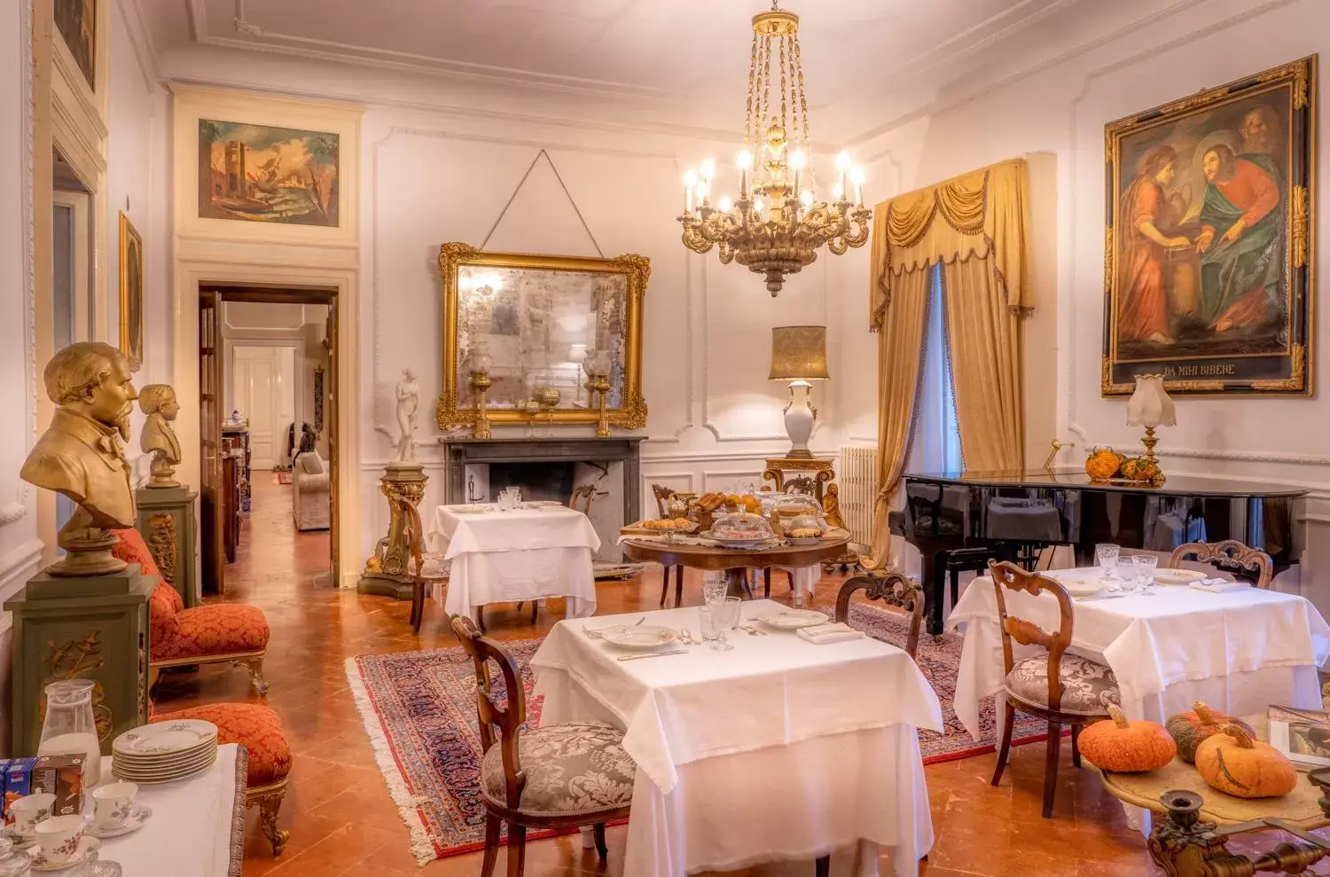 Breakfast, Restaurant/Places to Eat in Palazzo Cavagna Sangiuliani