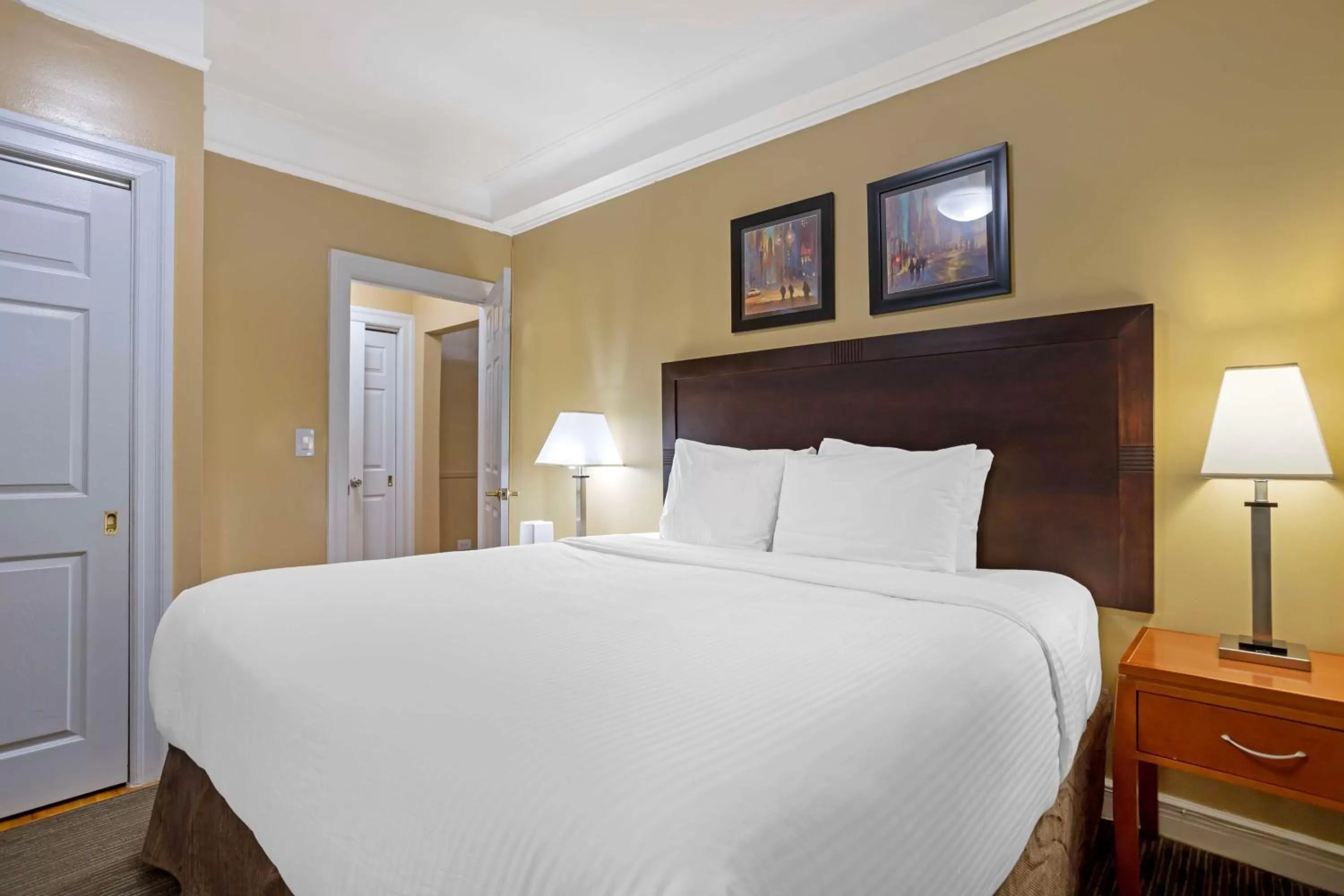 Bedroom, Bed in Best Western Plus Hospitality House Suites