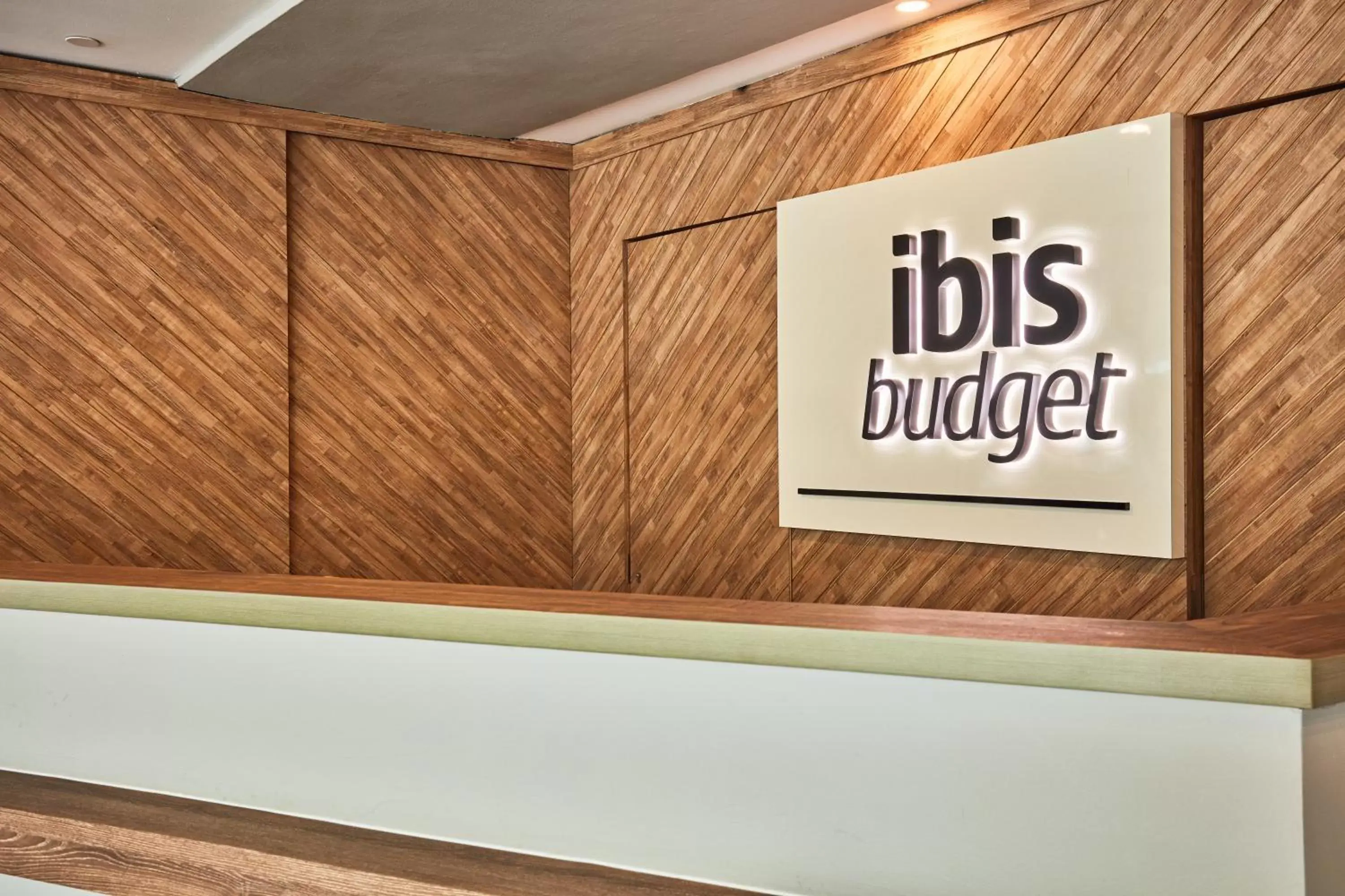 Lobby or reception in ibis budget Singapore Pearl
