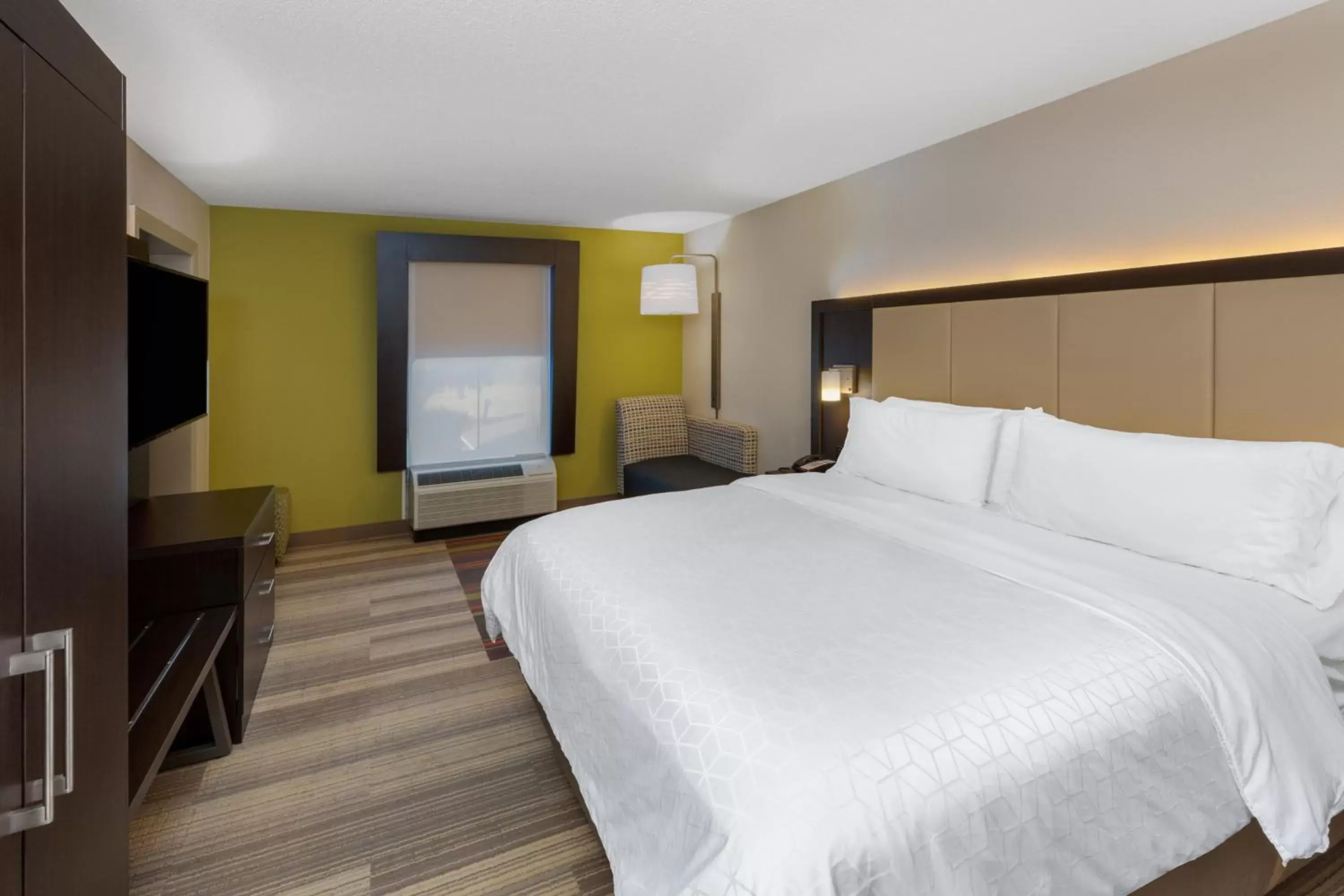 Photo of the whole room, Bed in Holiday Inn Express Minden, an IHG Hotel