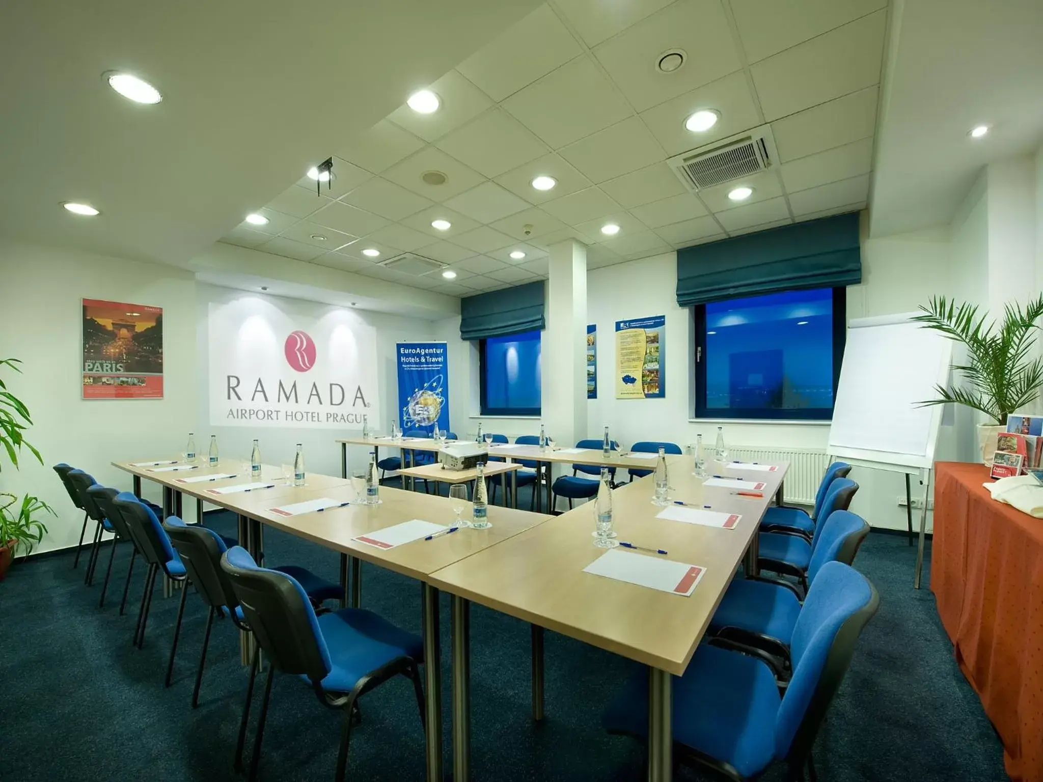 Business facilities in Ramada Airport Hotel Prague
