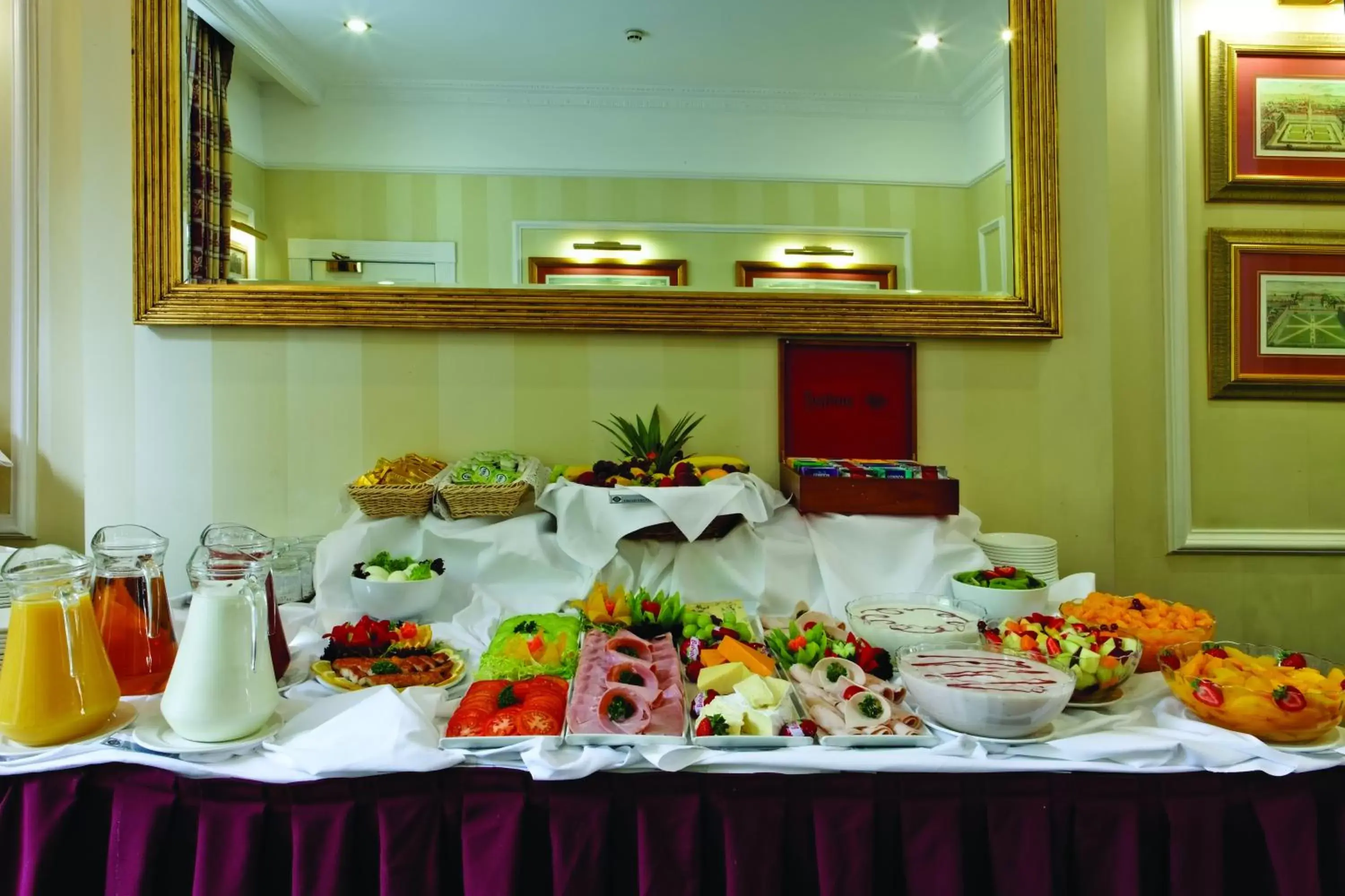 Restaurant/places to eat, Food in Grange Clarendon Hotel