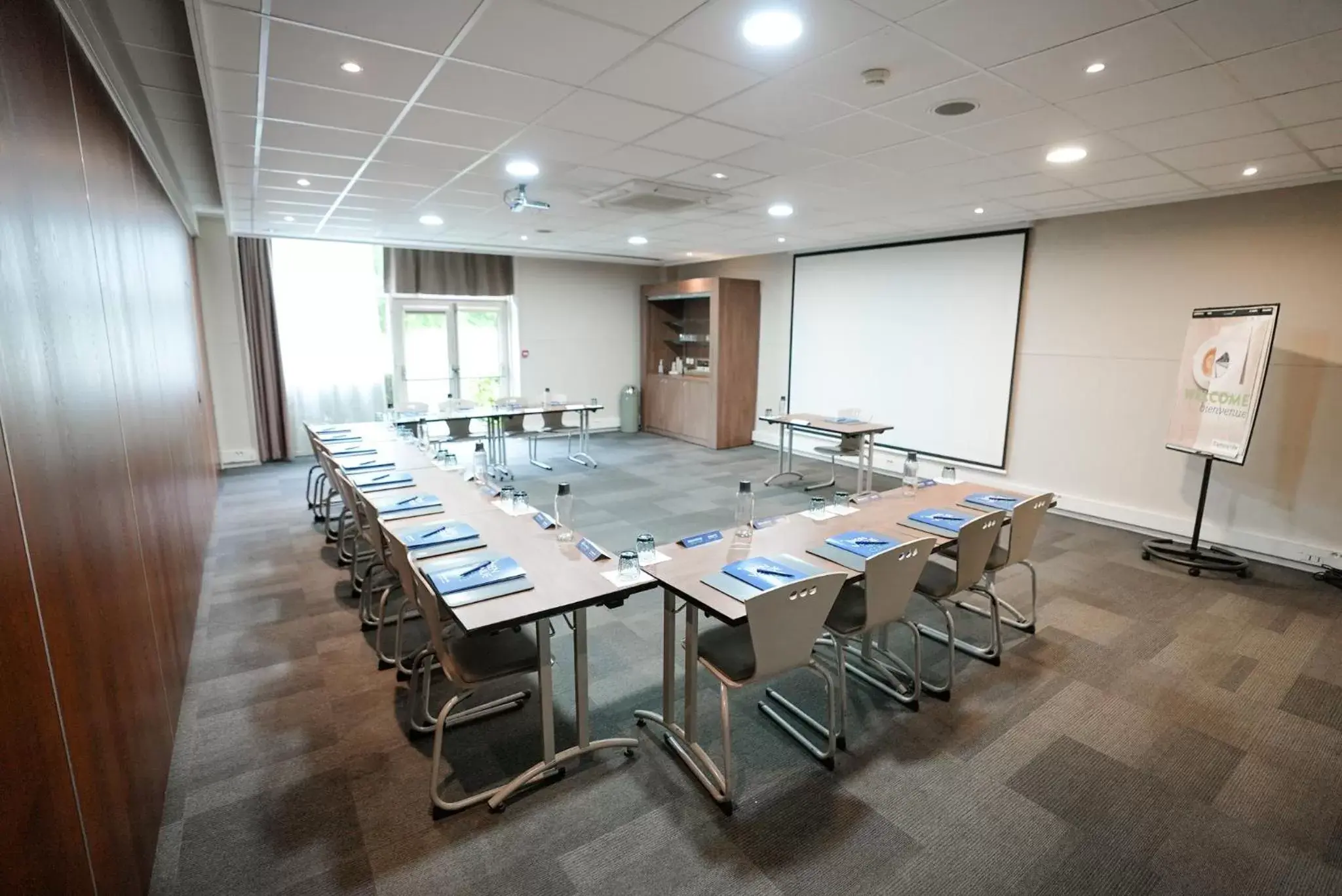 Meeting/conference room in Hotel Campanile Roissy