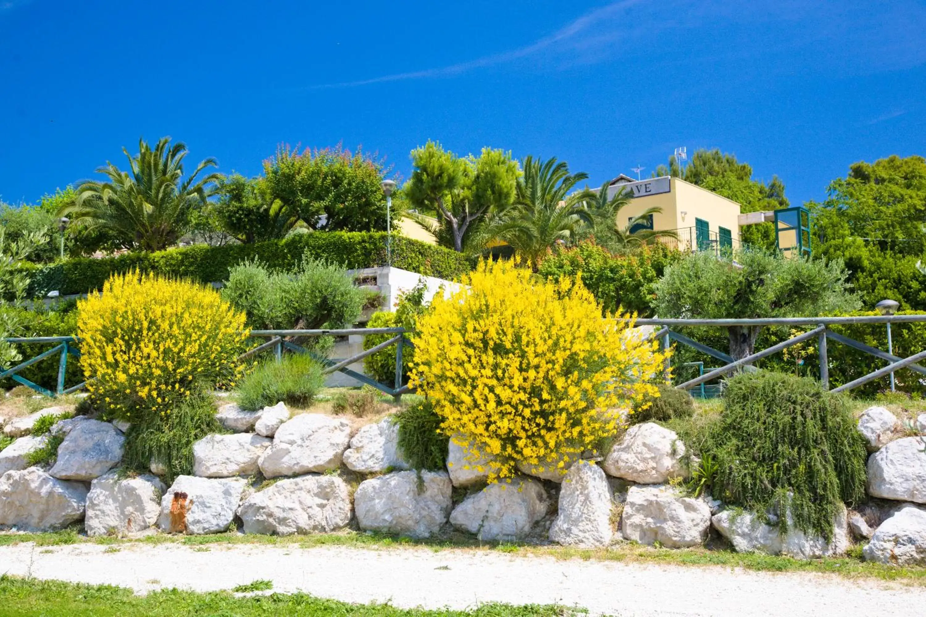 Property building, Garden in Hotel Le Cave