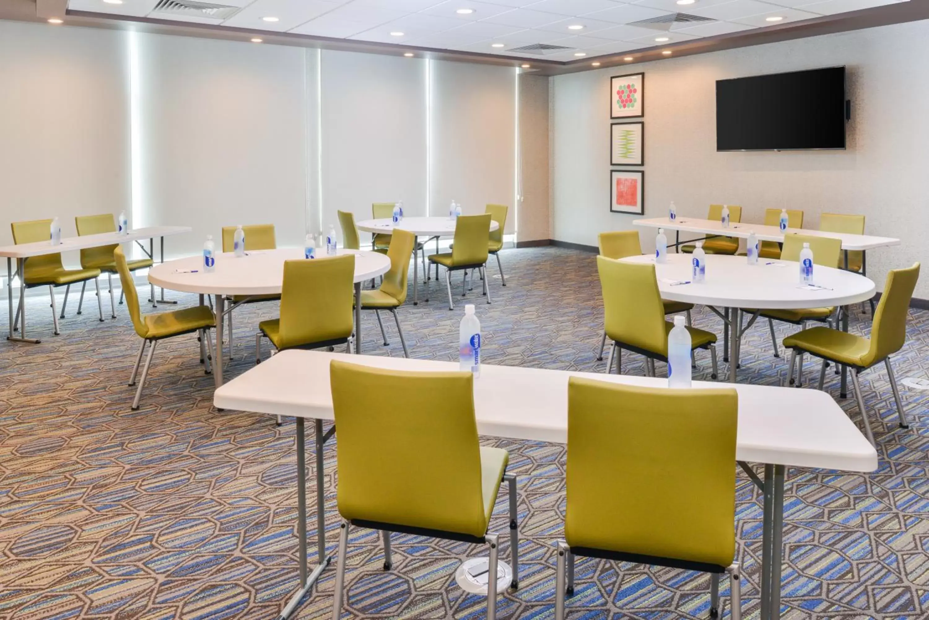 Meeting/conference room, Restaurant/Places to Eat in Holiday Inn Express & Suites - Ogallala, an IHG Hotel