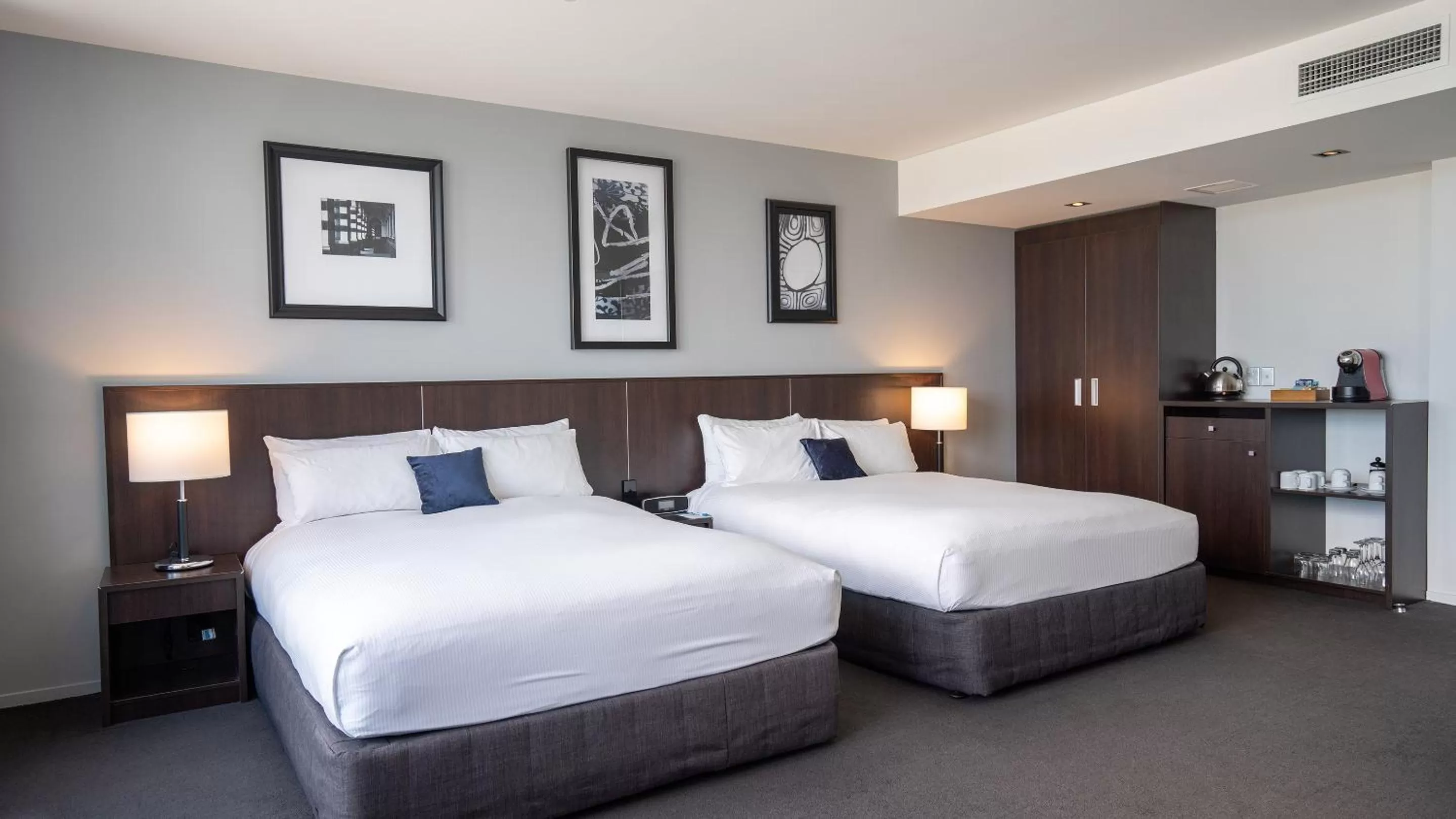 Bed in Scenic Hotel Dunedin City