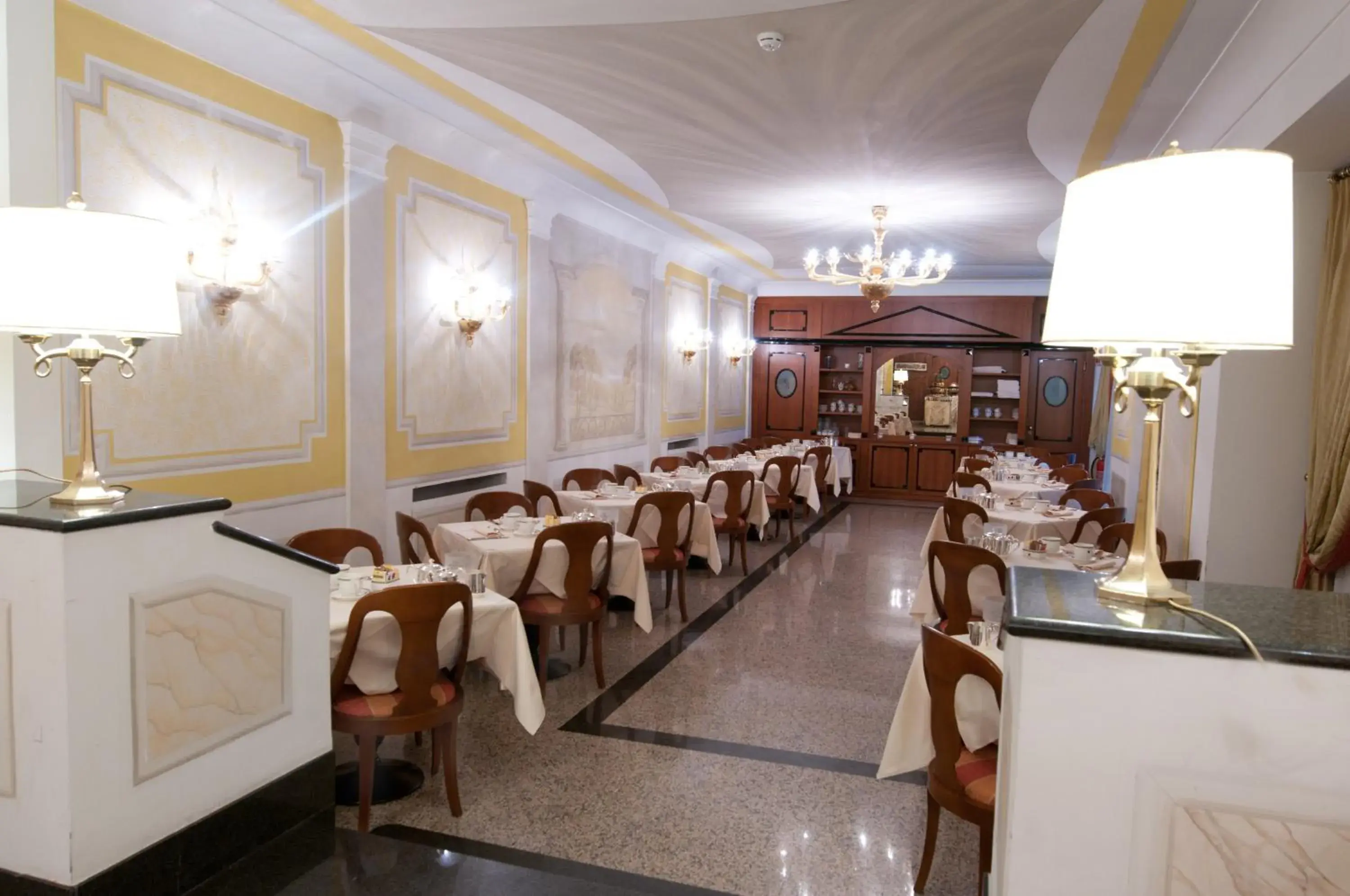 Restaurant/Places to Eat in Hotel Marconi