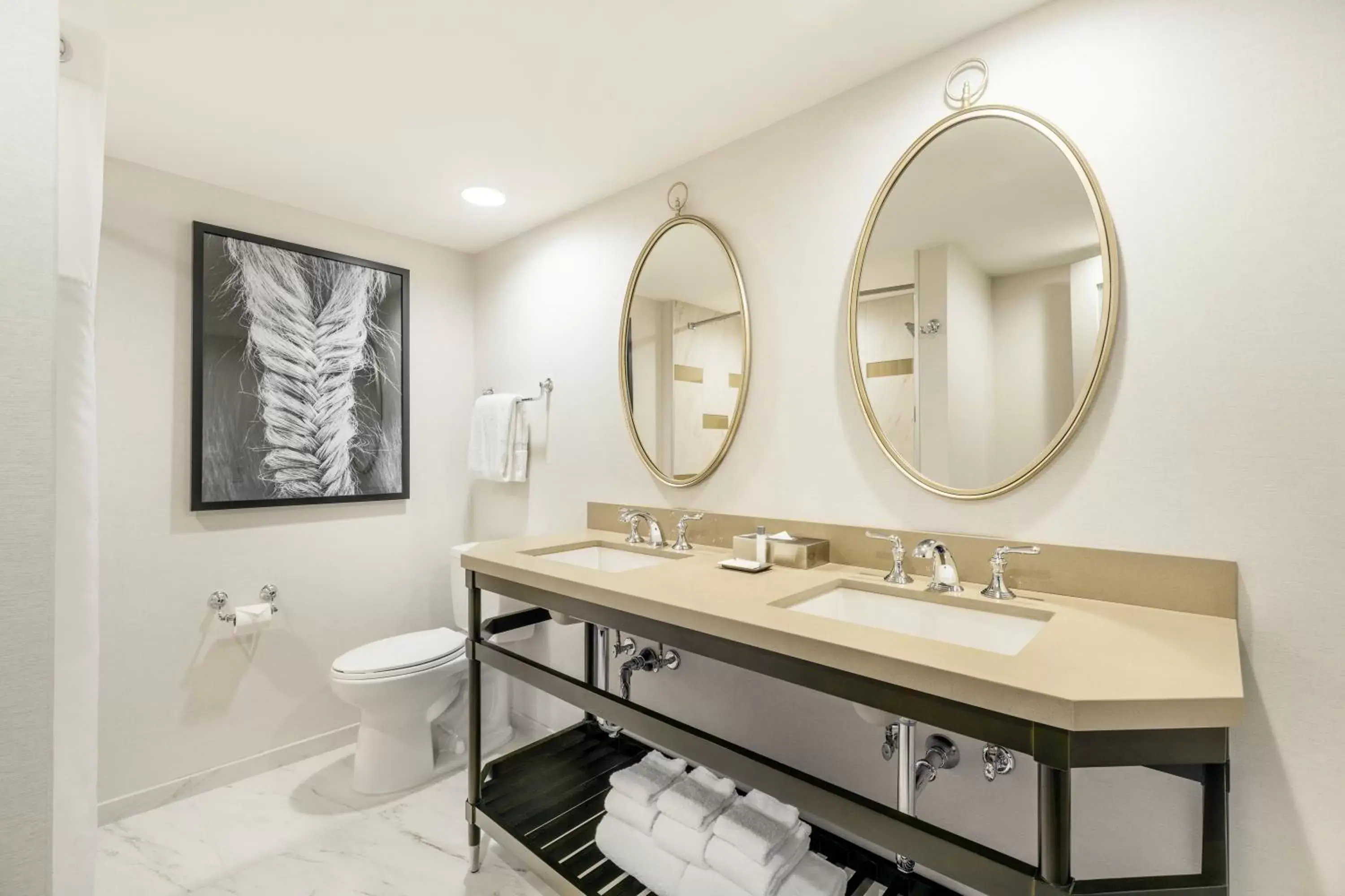 Bathroom in Galt House Hotel, A Trademark Collection Hotel