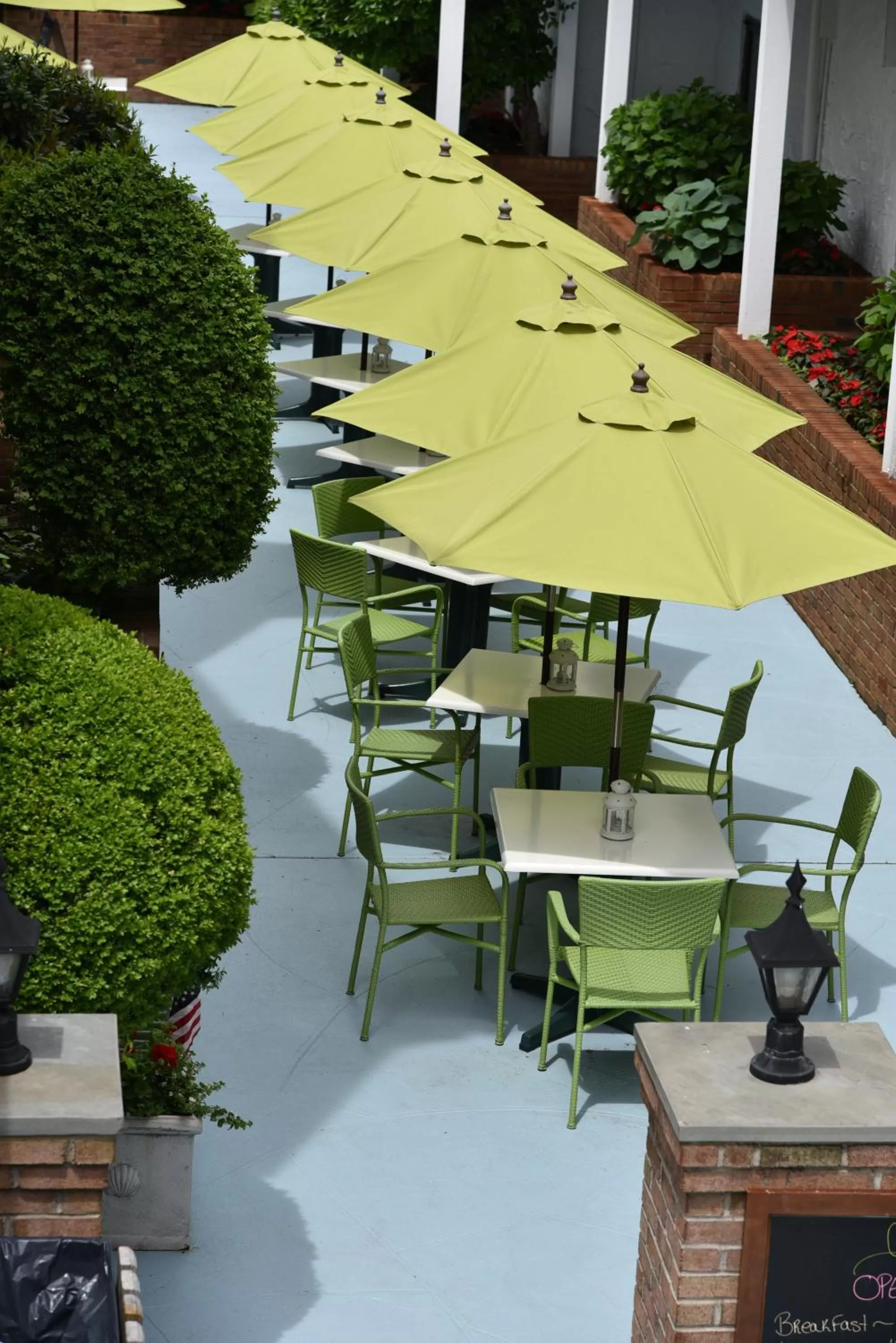 Restaurant/places to eat in Southampton Inn