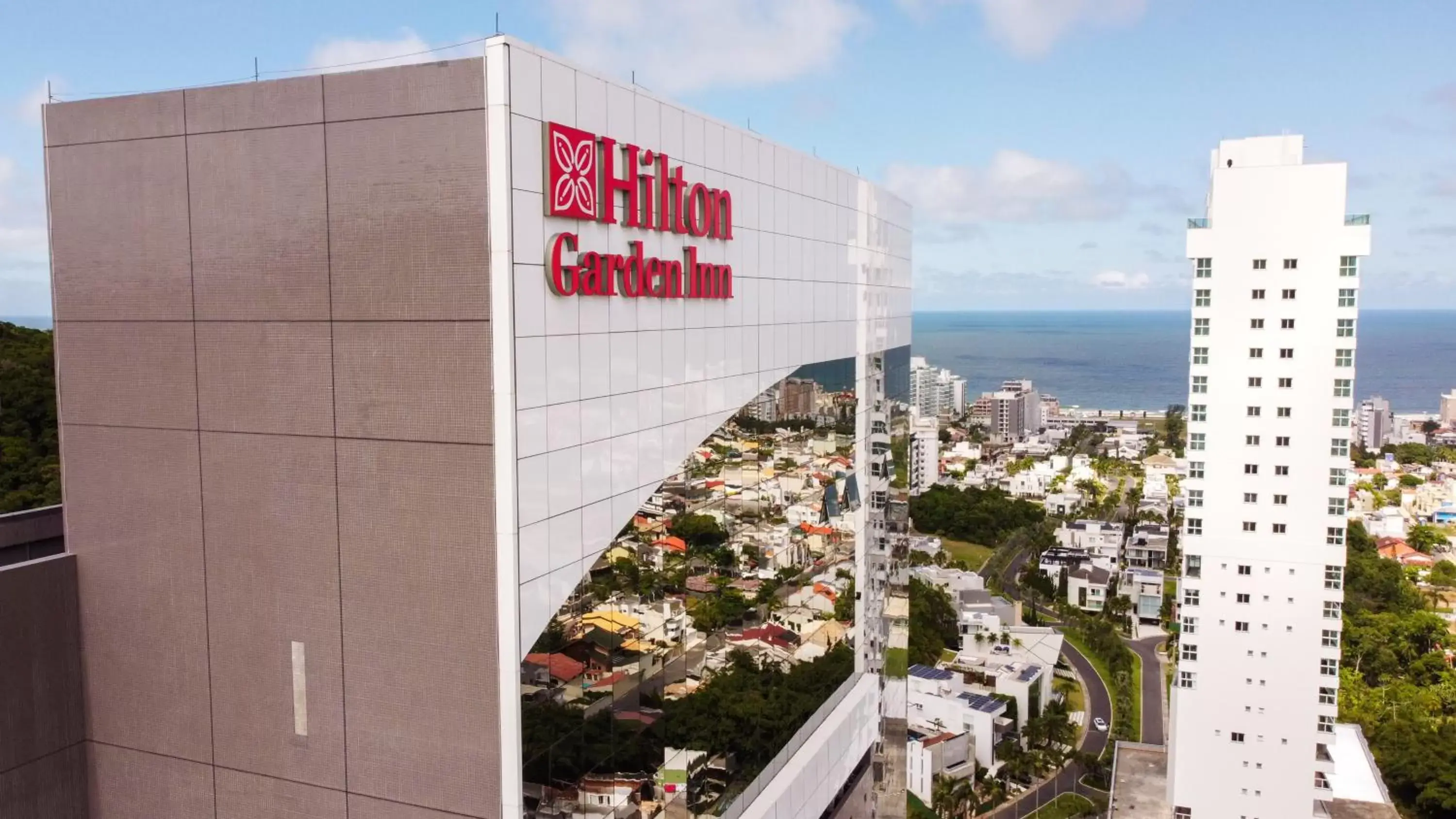 Property building in Hilton Garden Inn Praia Brava Property building in Hilton Garden Inn Praia Brava