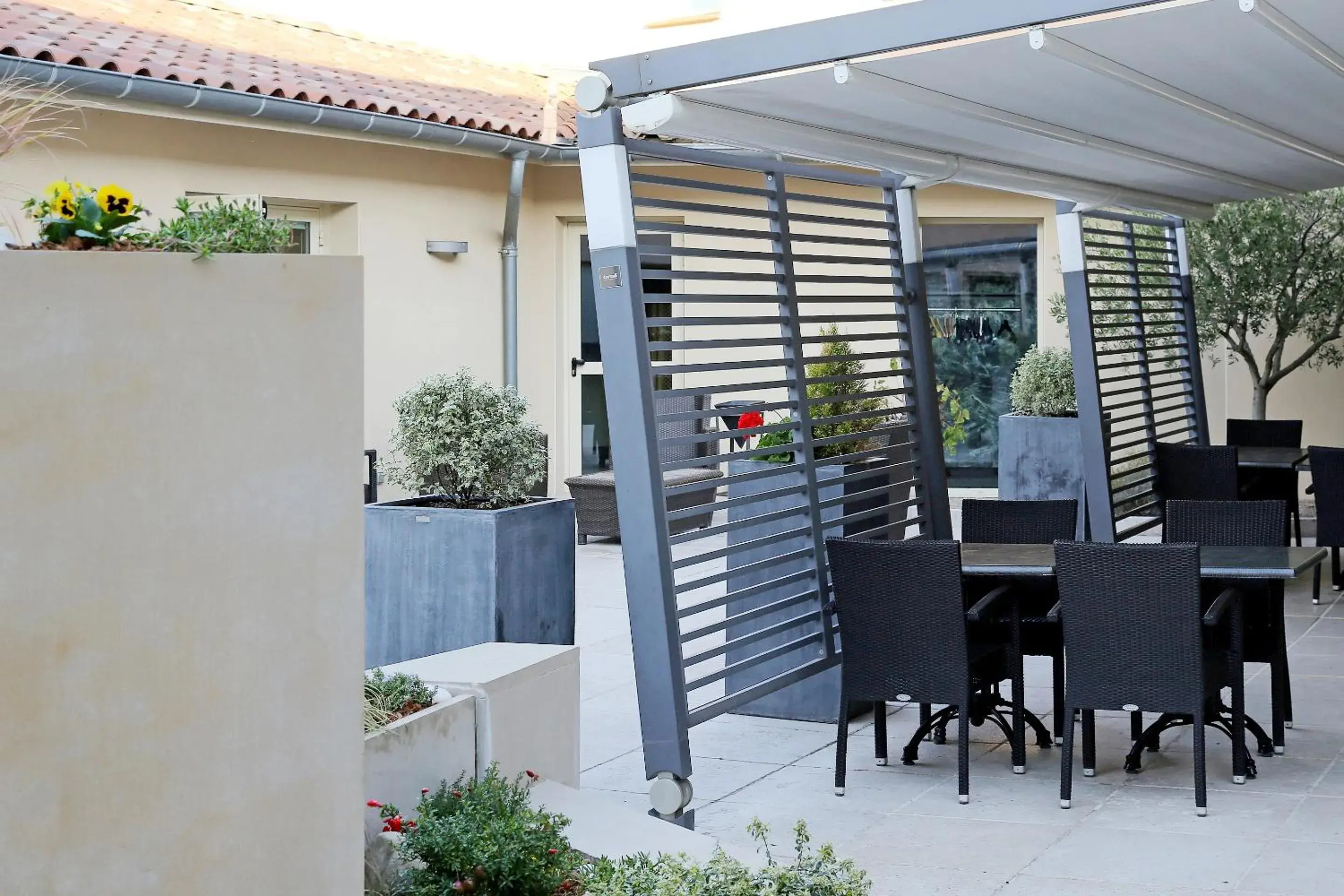 Patio in The Originals City, Hotel Le Caussea, Castres (Inter-Hotel)