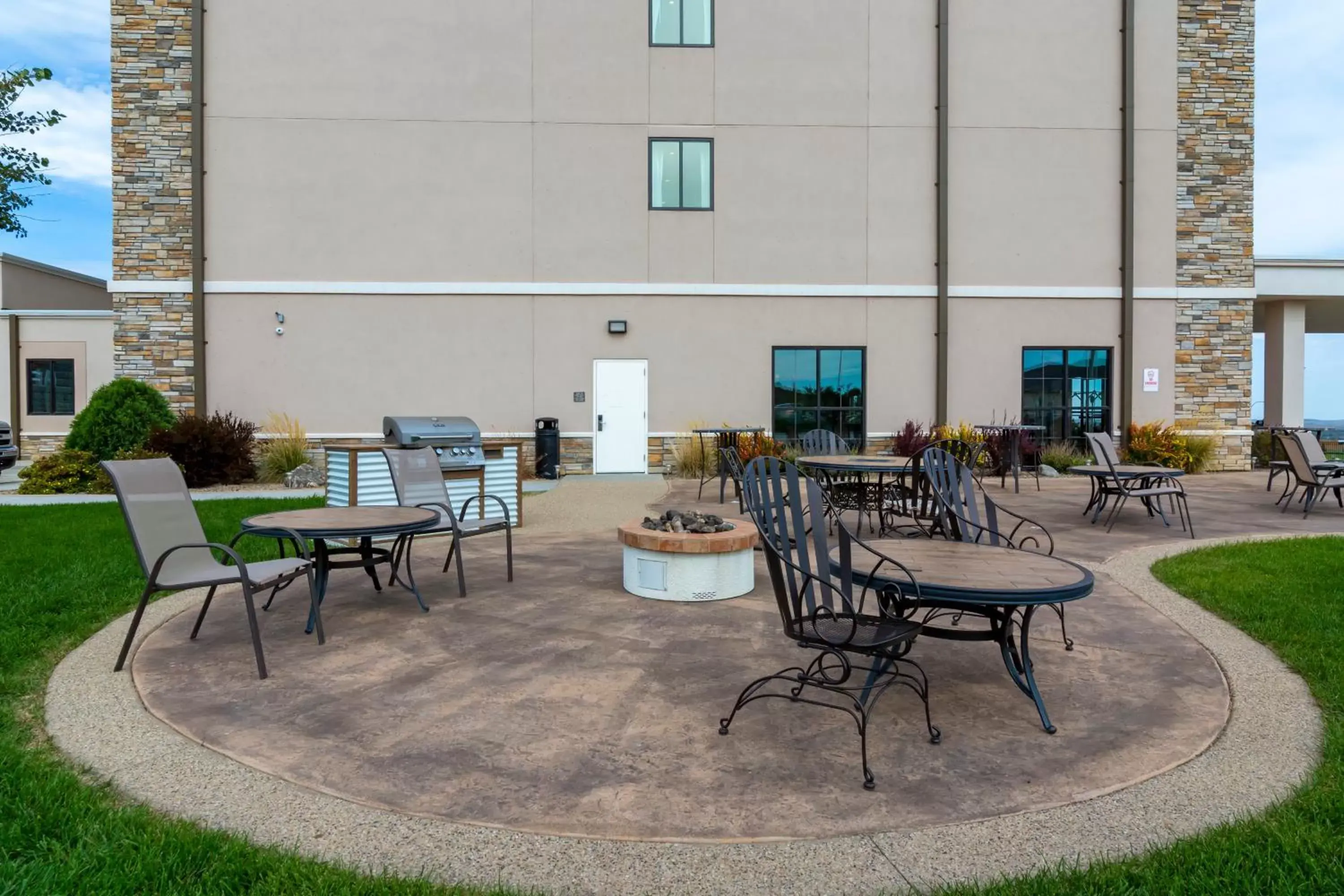 Patio in Comfort Inn & Suites Mandan - Bismarck