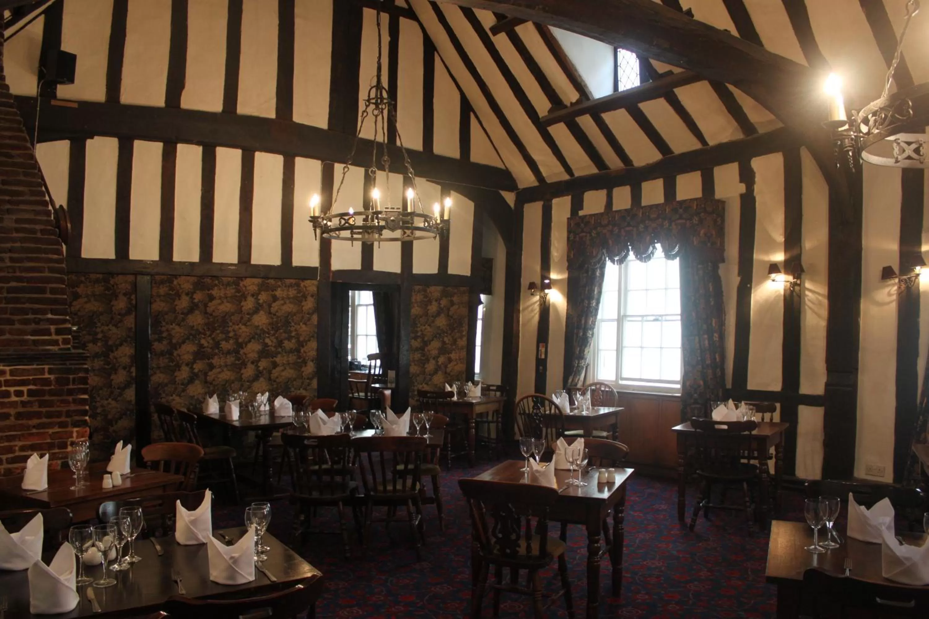 Restaurant/places to eat in Brook Red Lion Hotel