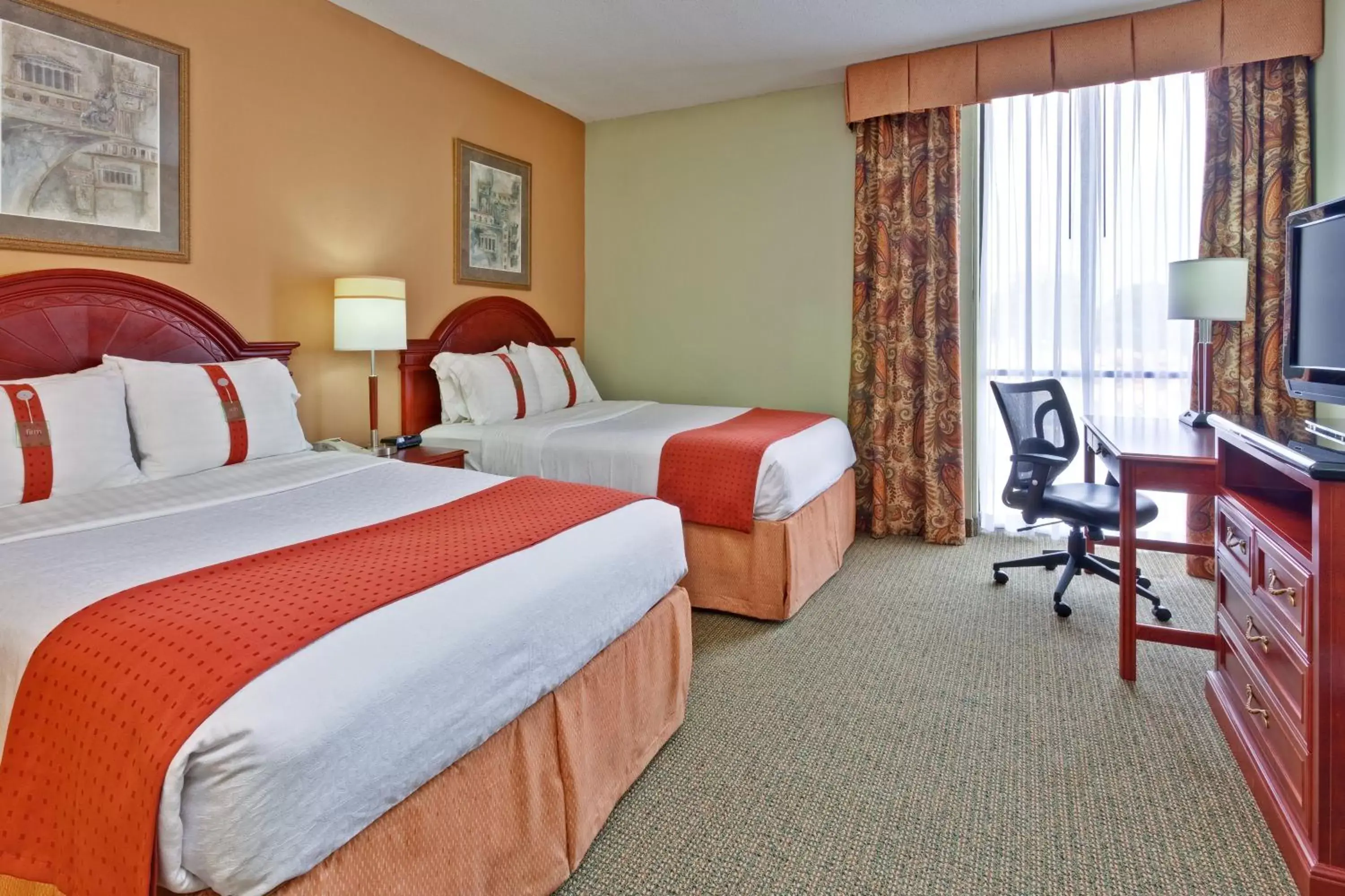 Photo of the whole room, Bed in Holiday Inn Memphis-University of Memphis, an IHG Hotel