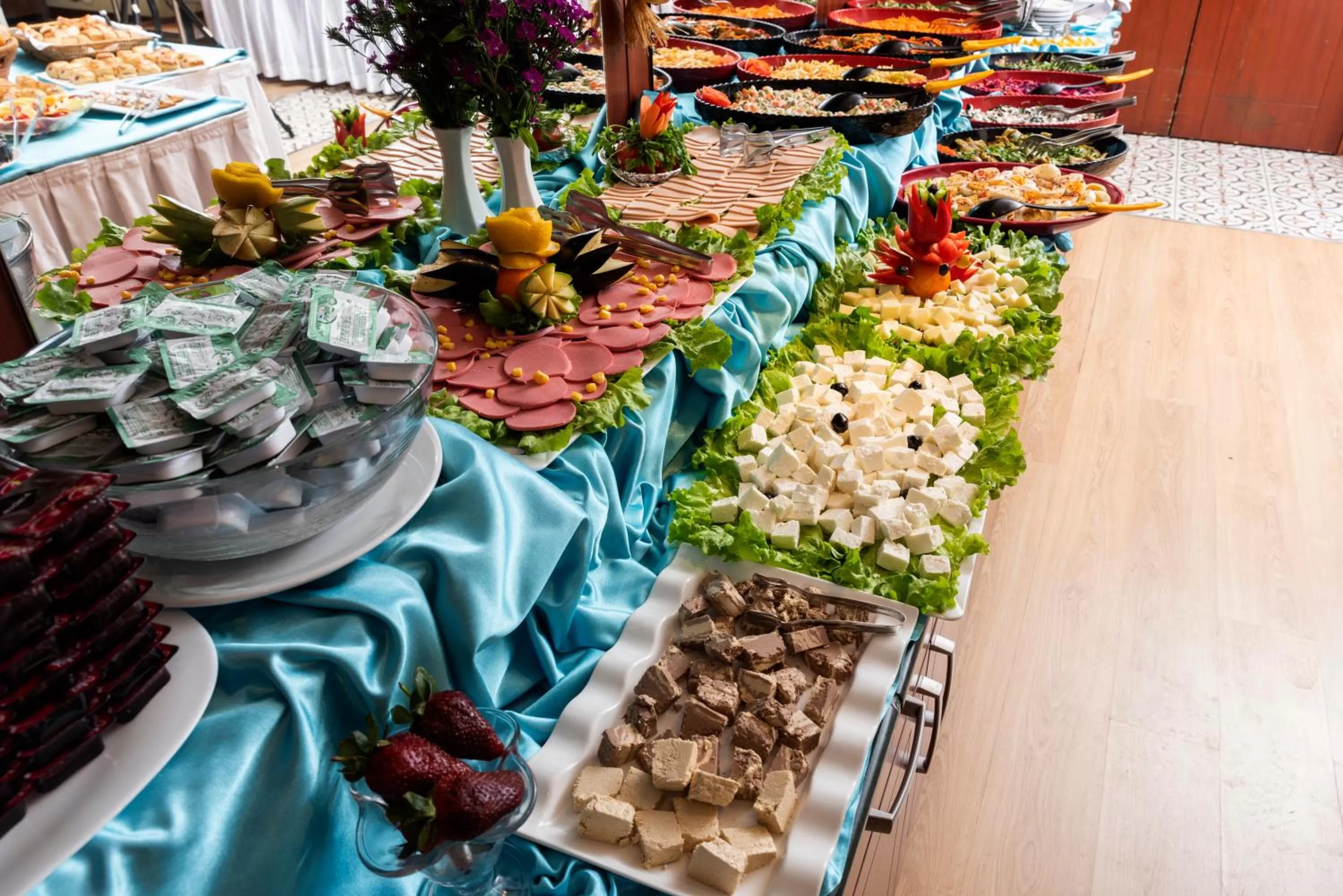 Food and drinks in Viva Deluxe Hotel