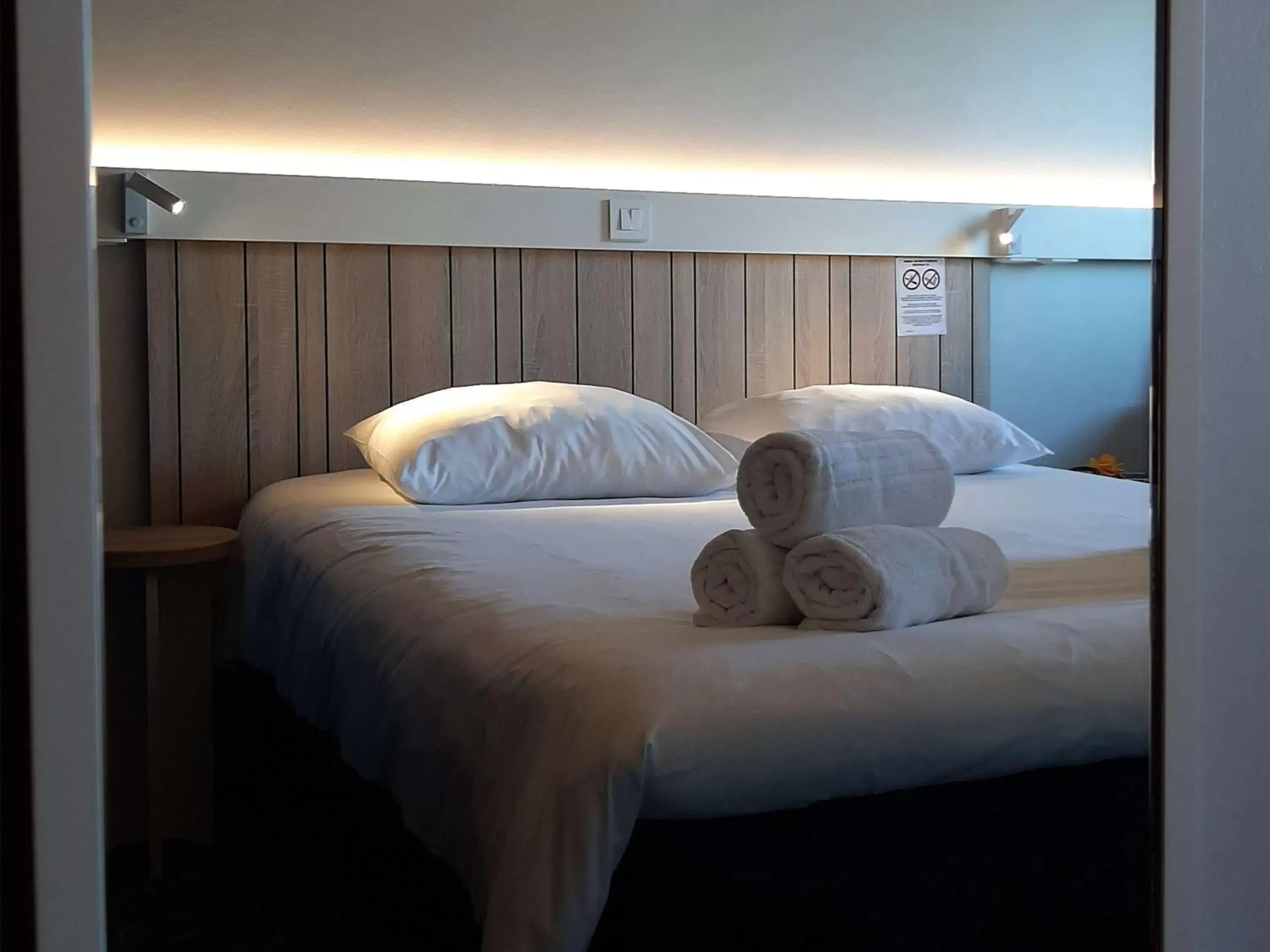 Photo of the whole room, Bed in ibis Rennes Cesson