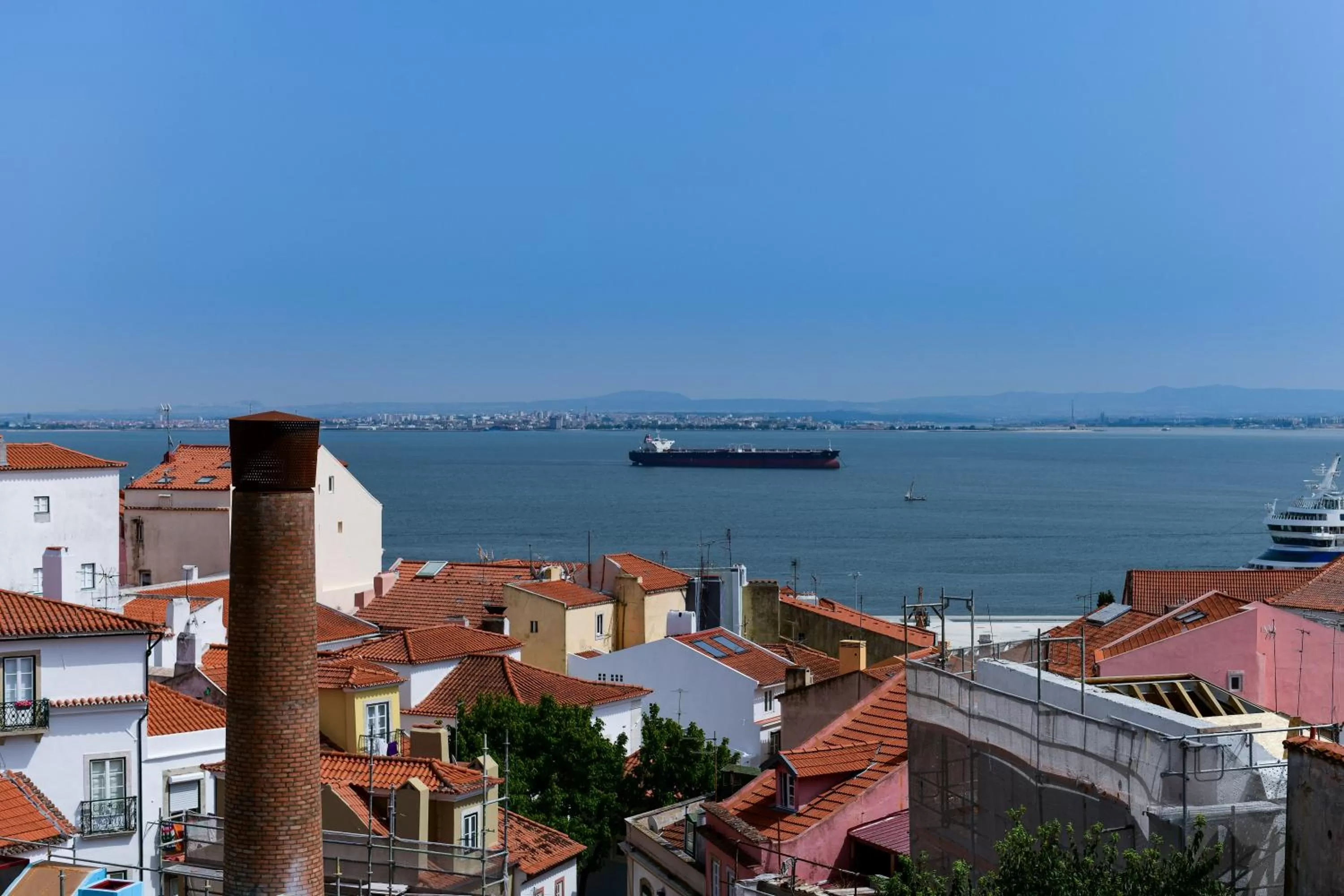 City view in Alfama - Lisbon Lounge Suites