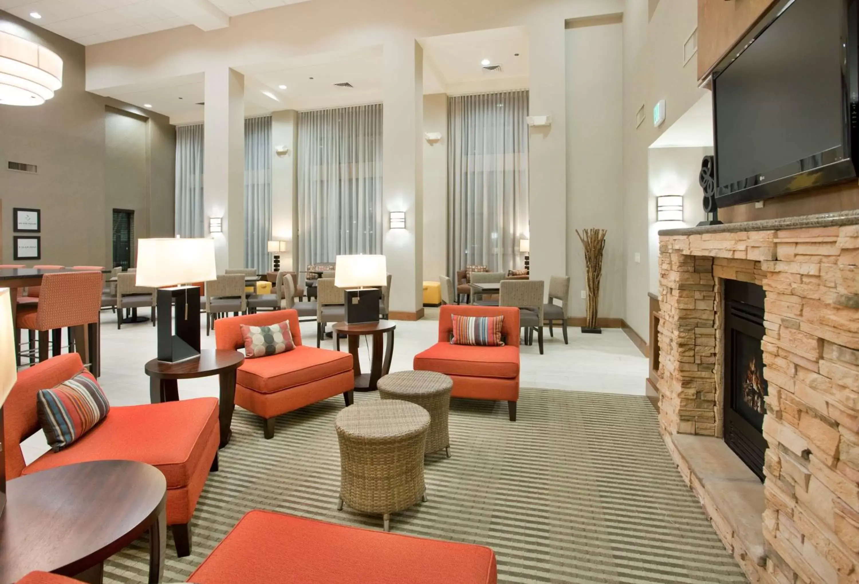 Lobby or reception, Lounge/Bar in Hampton Inn & Suites Phoenix Glendale-Westgate