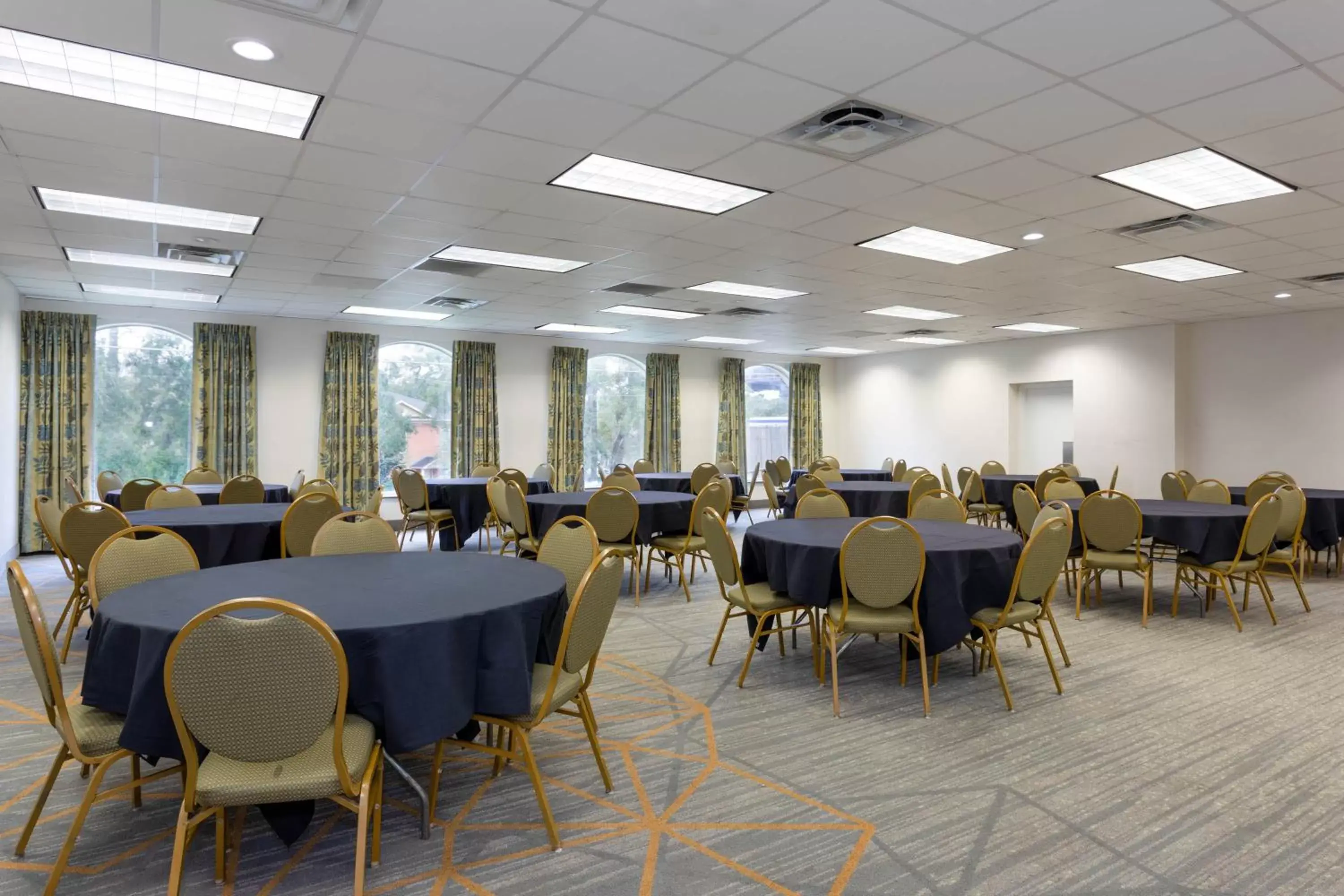 Meeting/conference room, Restaurant/Places to Eat in Wyndham Garden Tallahassee Capitol Near FSU