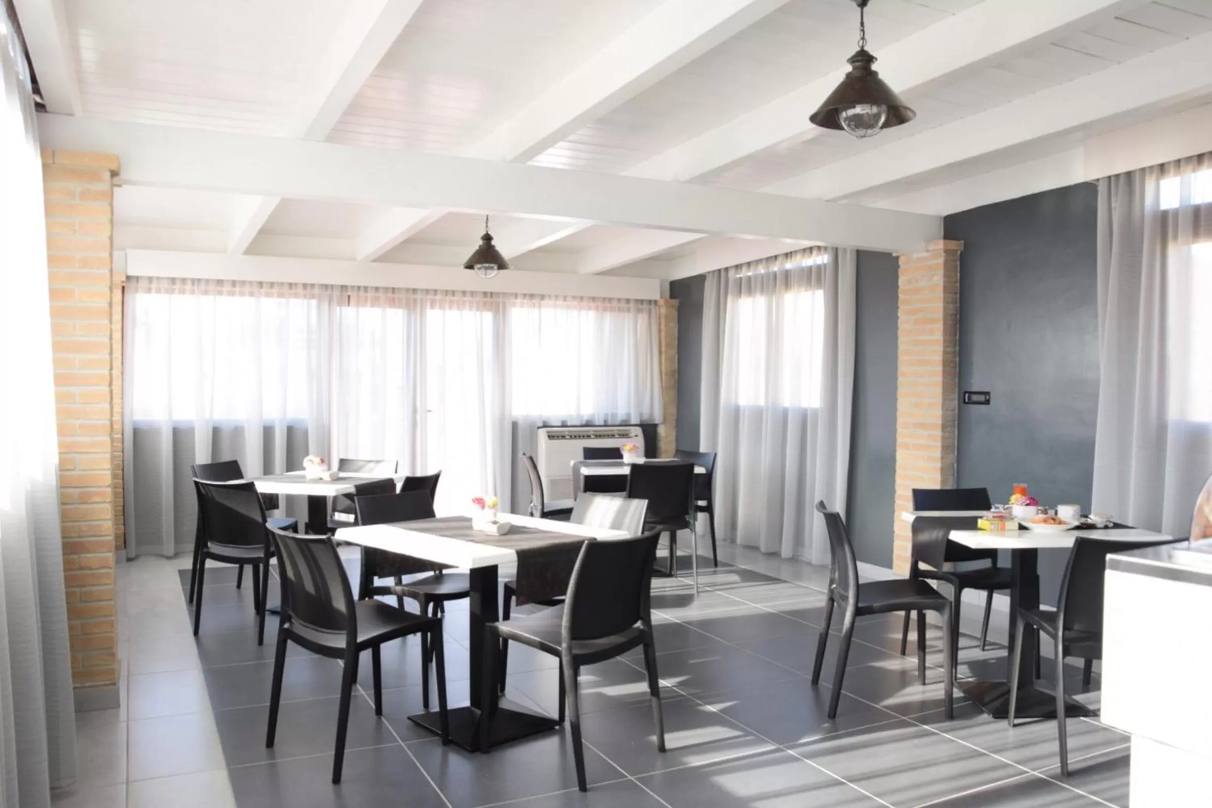 Restaurant/places to eat in Fly Boutique Hotel