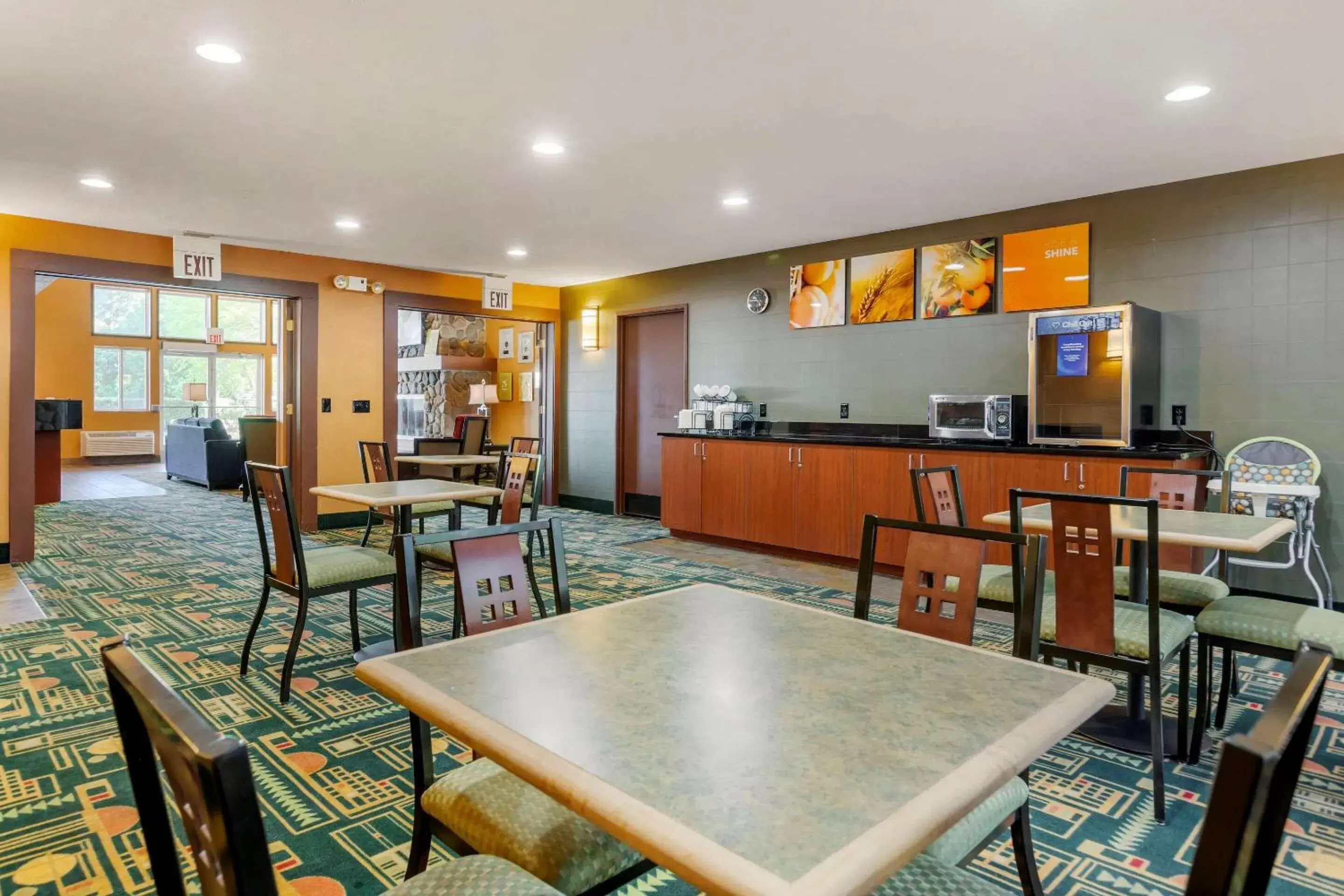 Restaurant/Places to Eat in Comfort Inn Traverse City