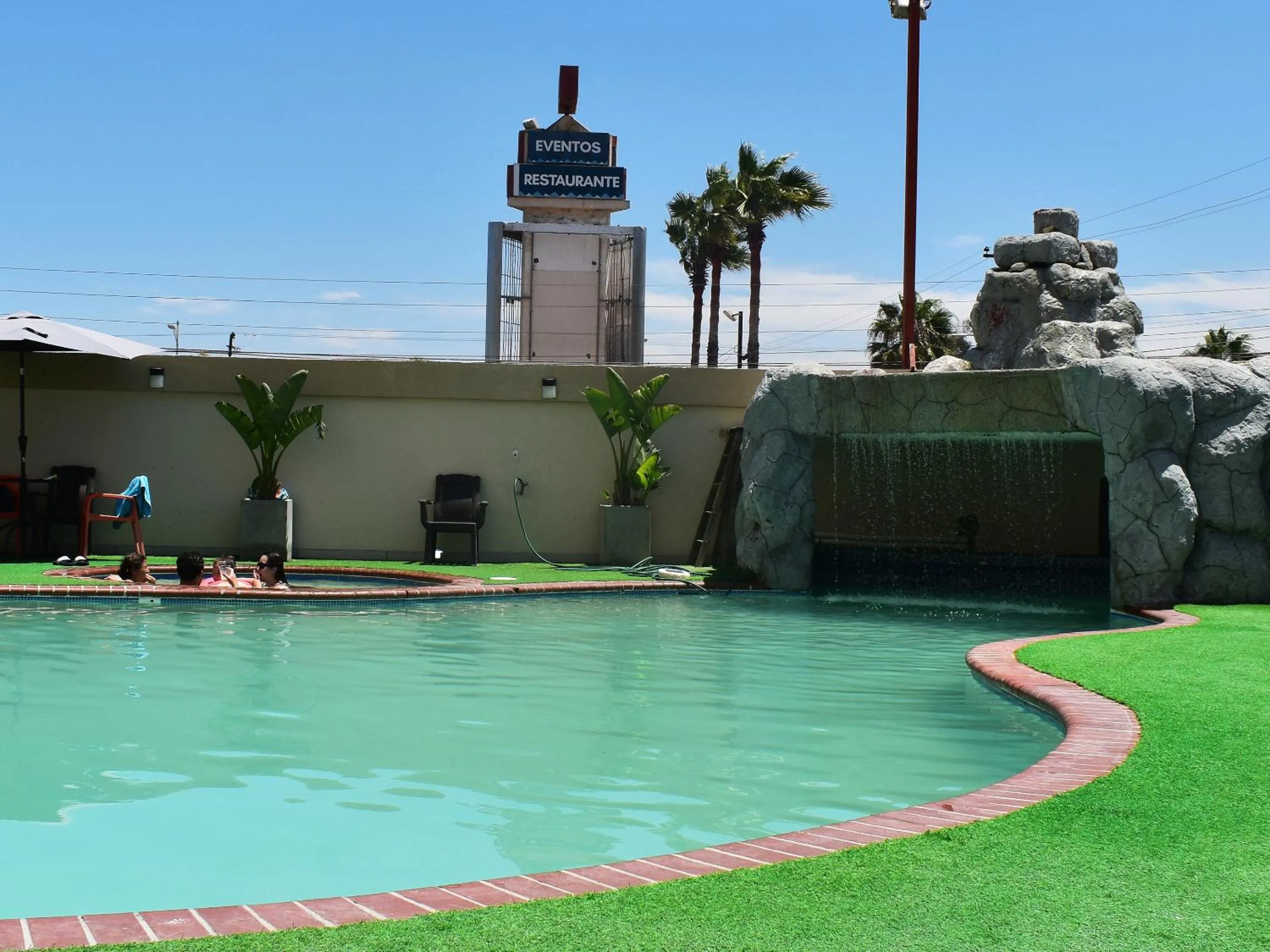 Swimming pool in Hotel Corona Plaza