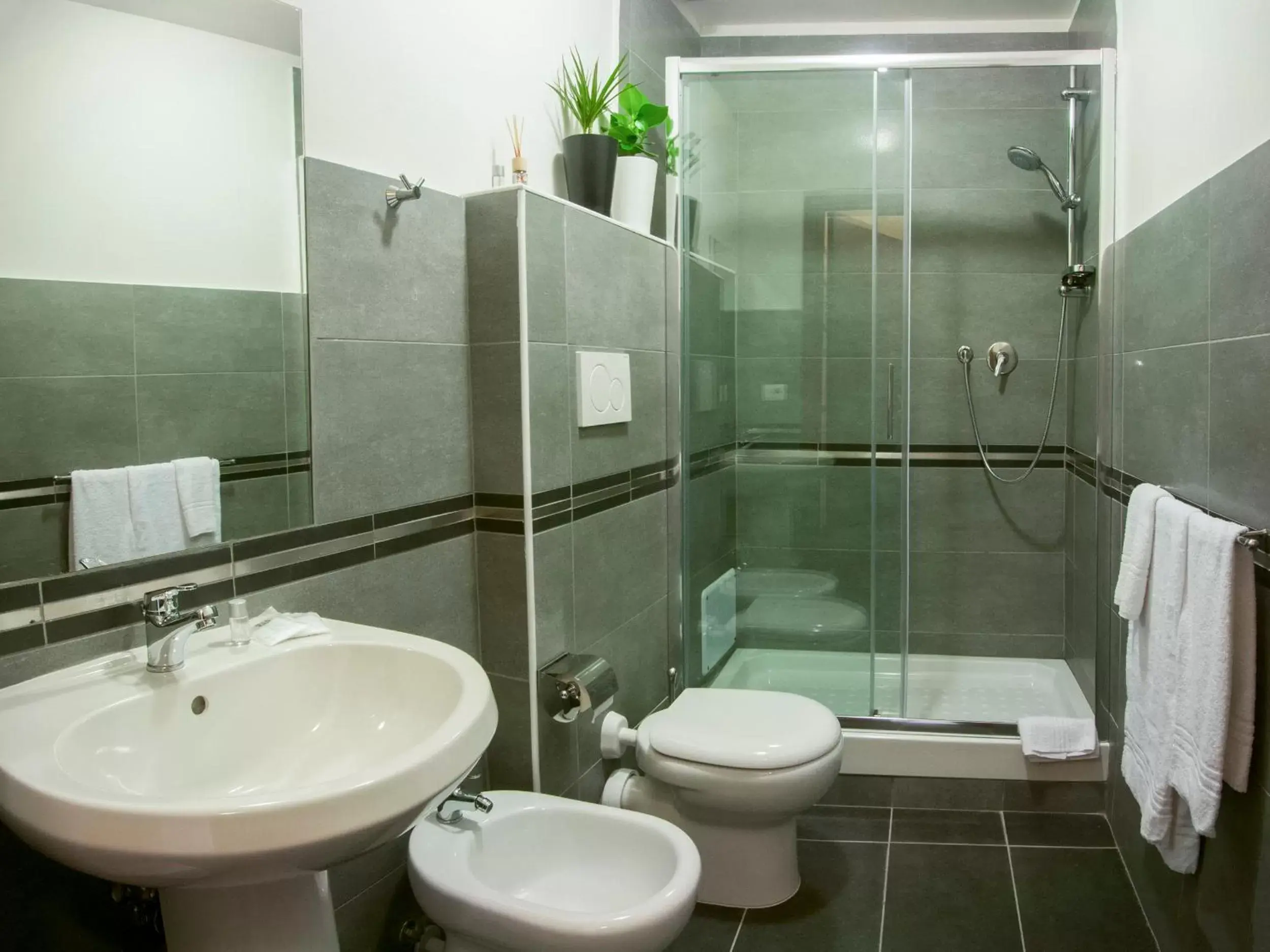 Shower, Bathroom in B&B De Biffi