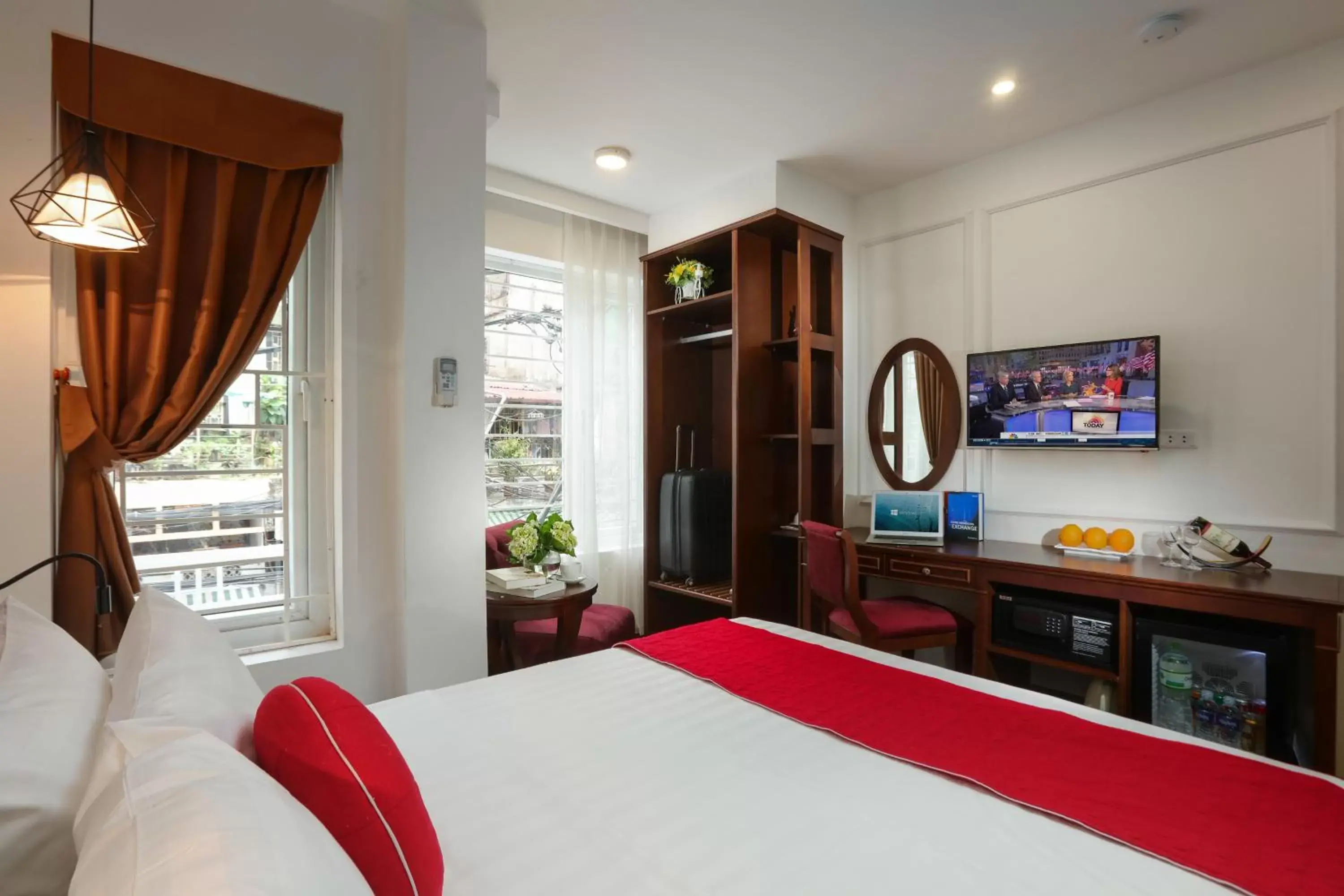 Photo of the whole room, Bed in Hanoi La Vision Hotel
