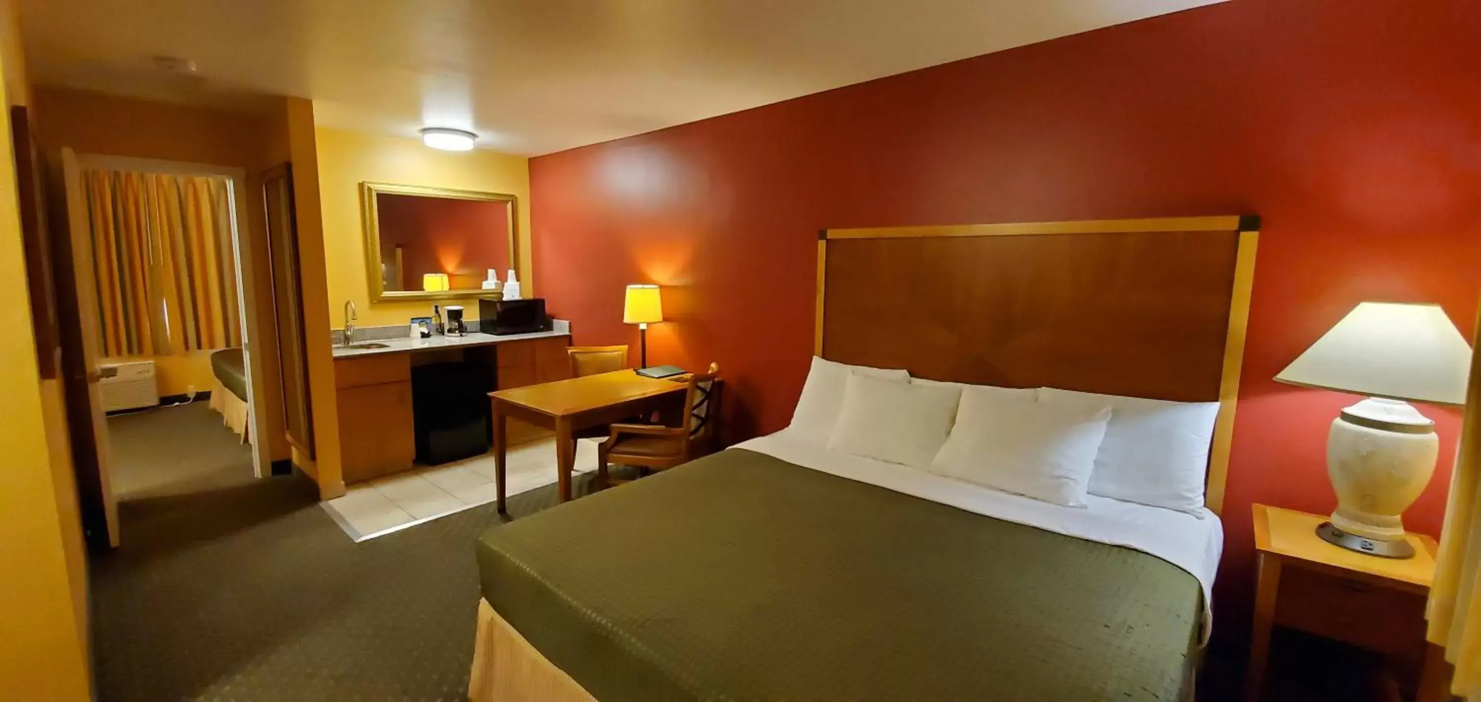 Bed in Olympic View Inn Bed in Olympic View Inn