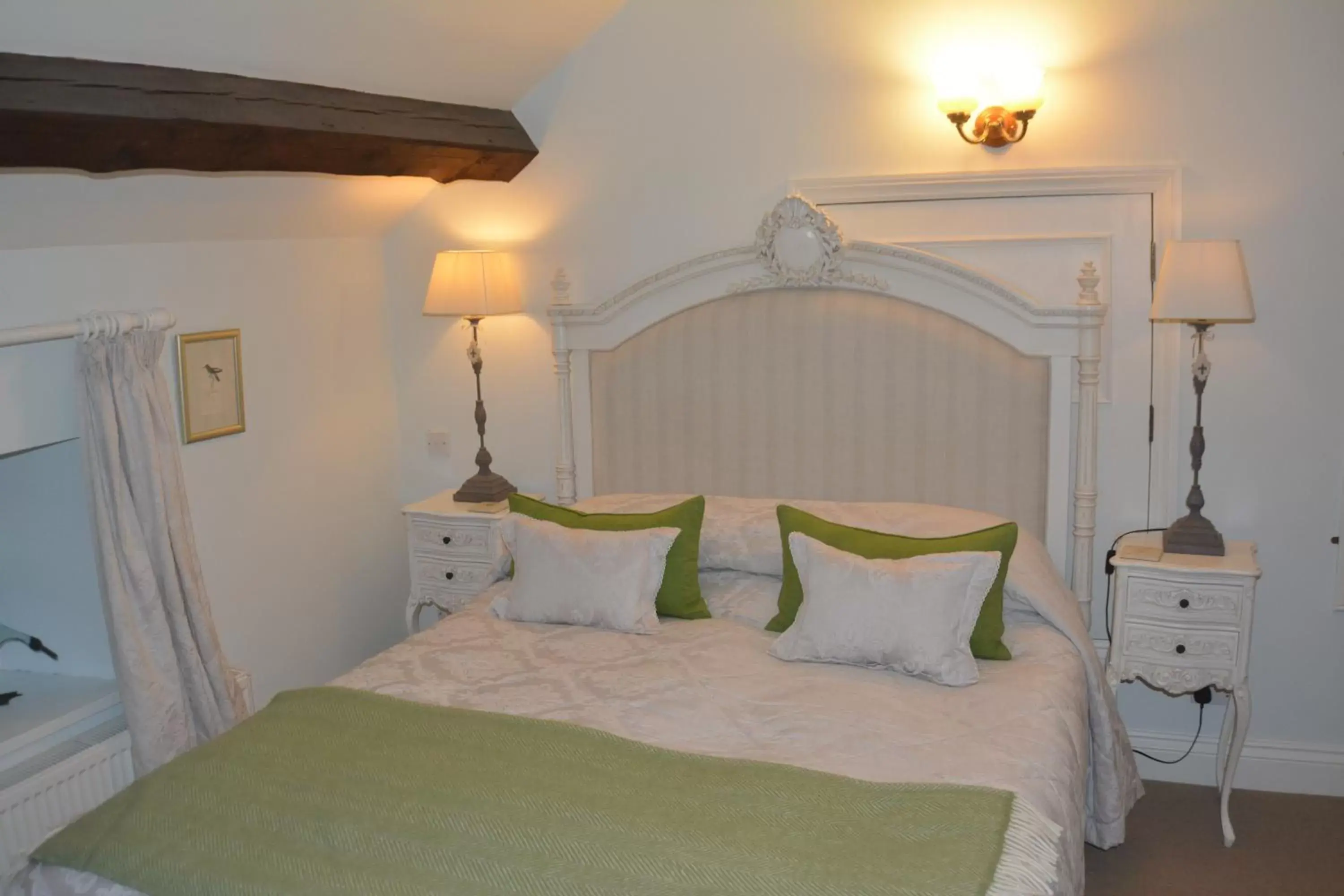 Photo of the whole room, Bed in The Castle Arms Inn