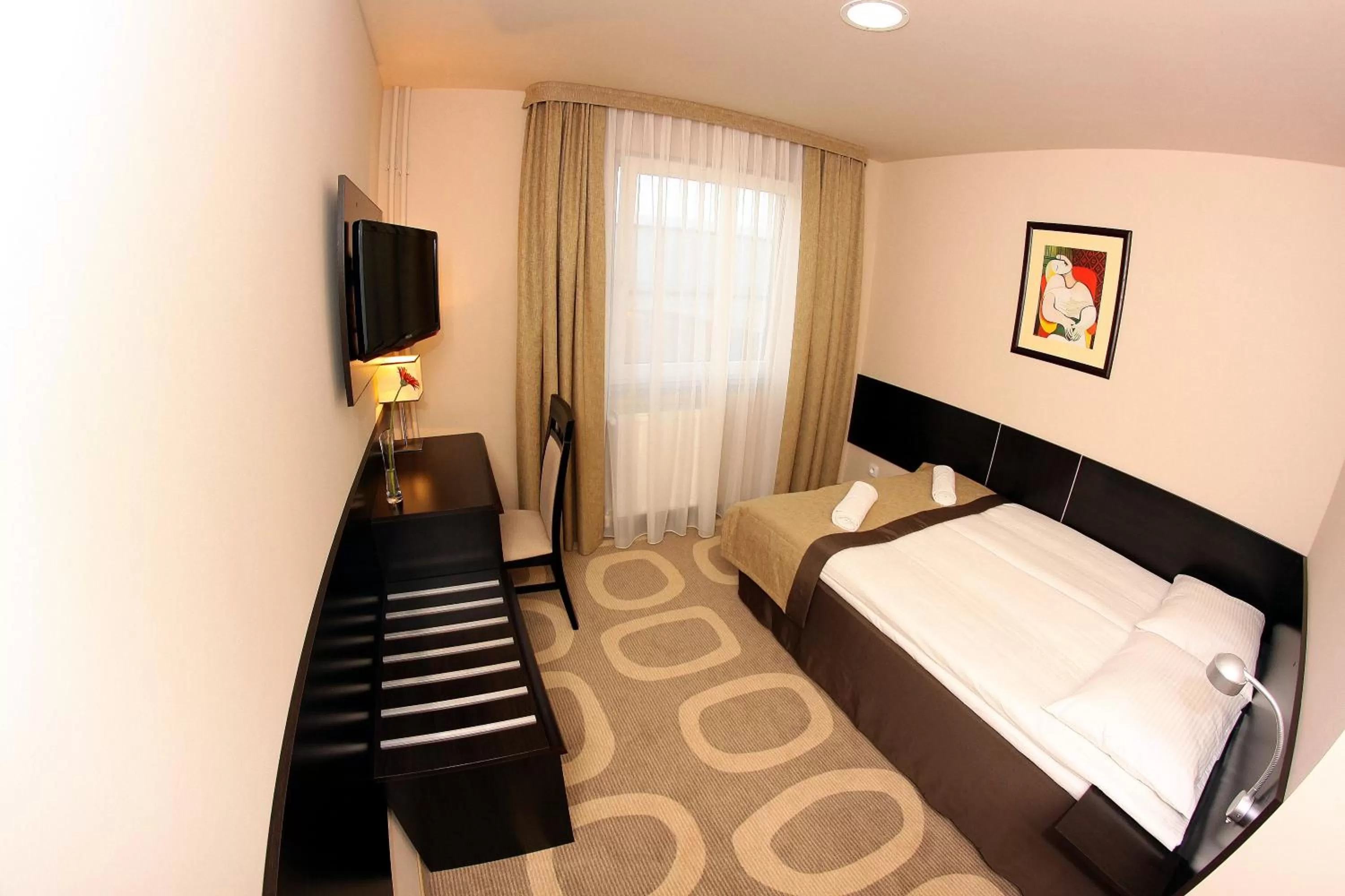 Photo of the whole room, Bed in Hotel Picaro Stok