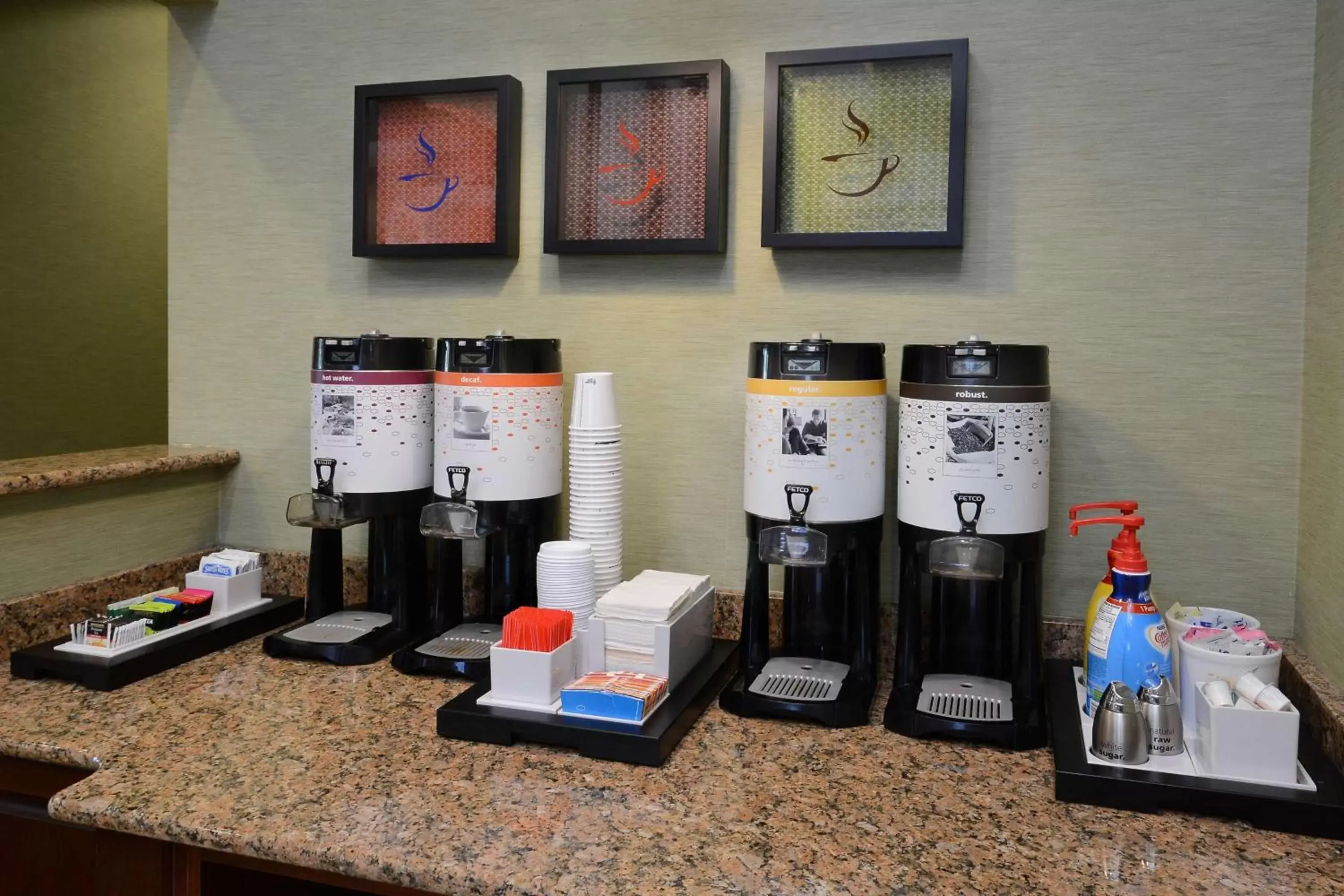 Dining area, Coffee/Tea Facilities in Hampton Inn High Point