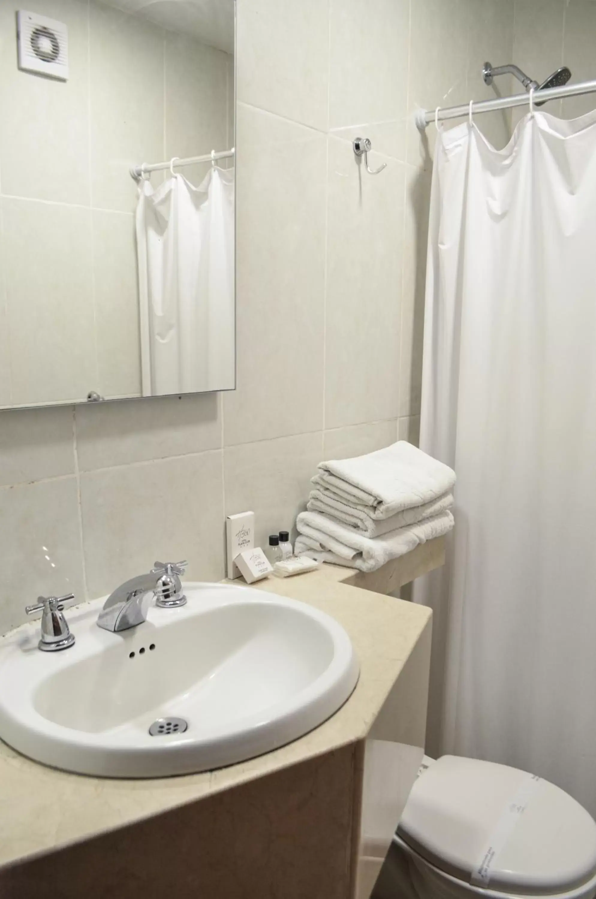 Toilet, Bathroom in Hotel Playa Club