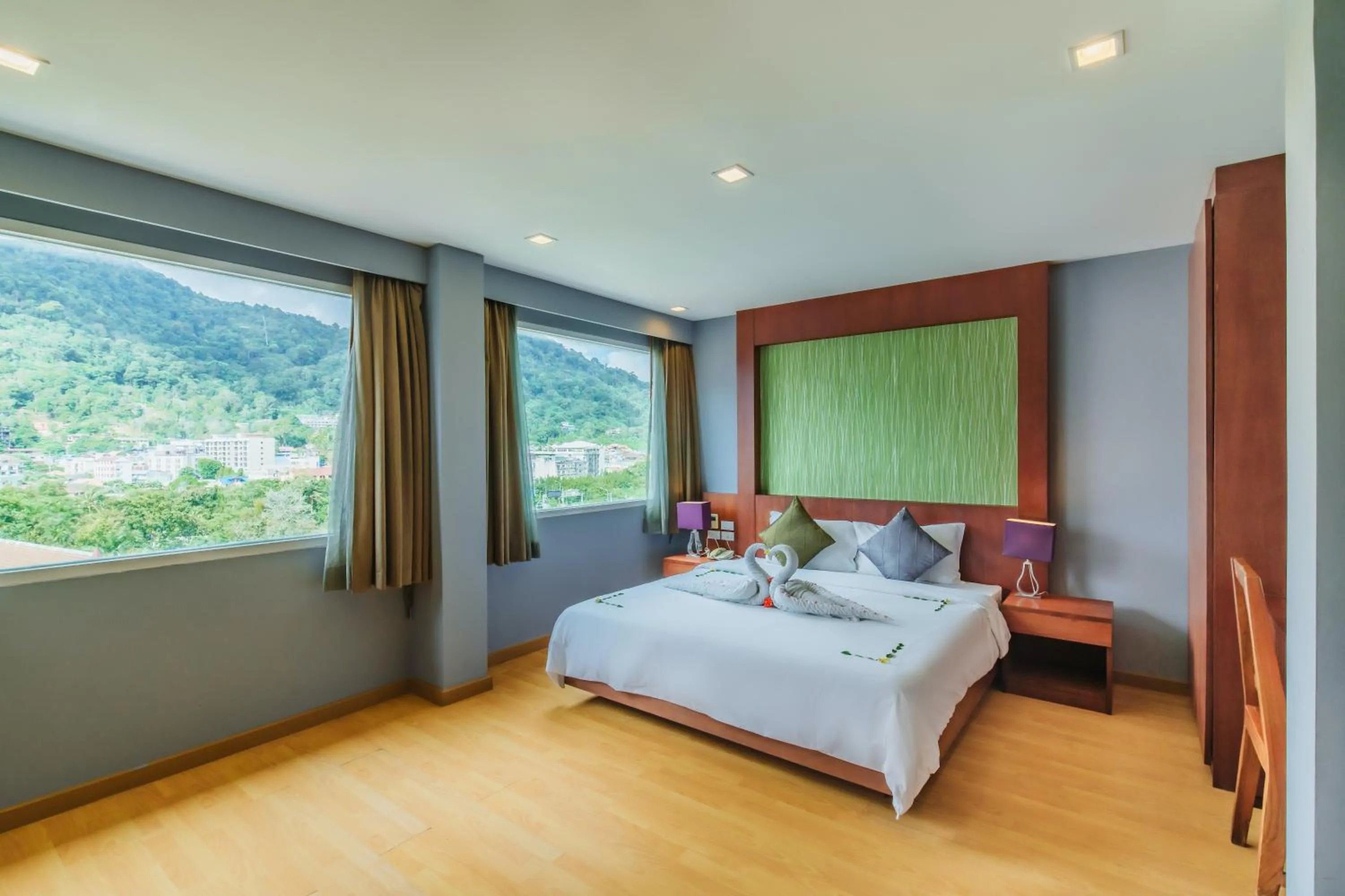 Bed in Elite Suites Patong