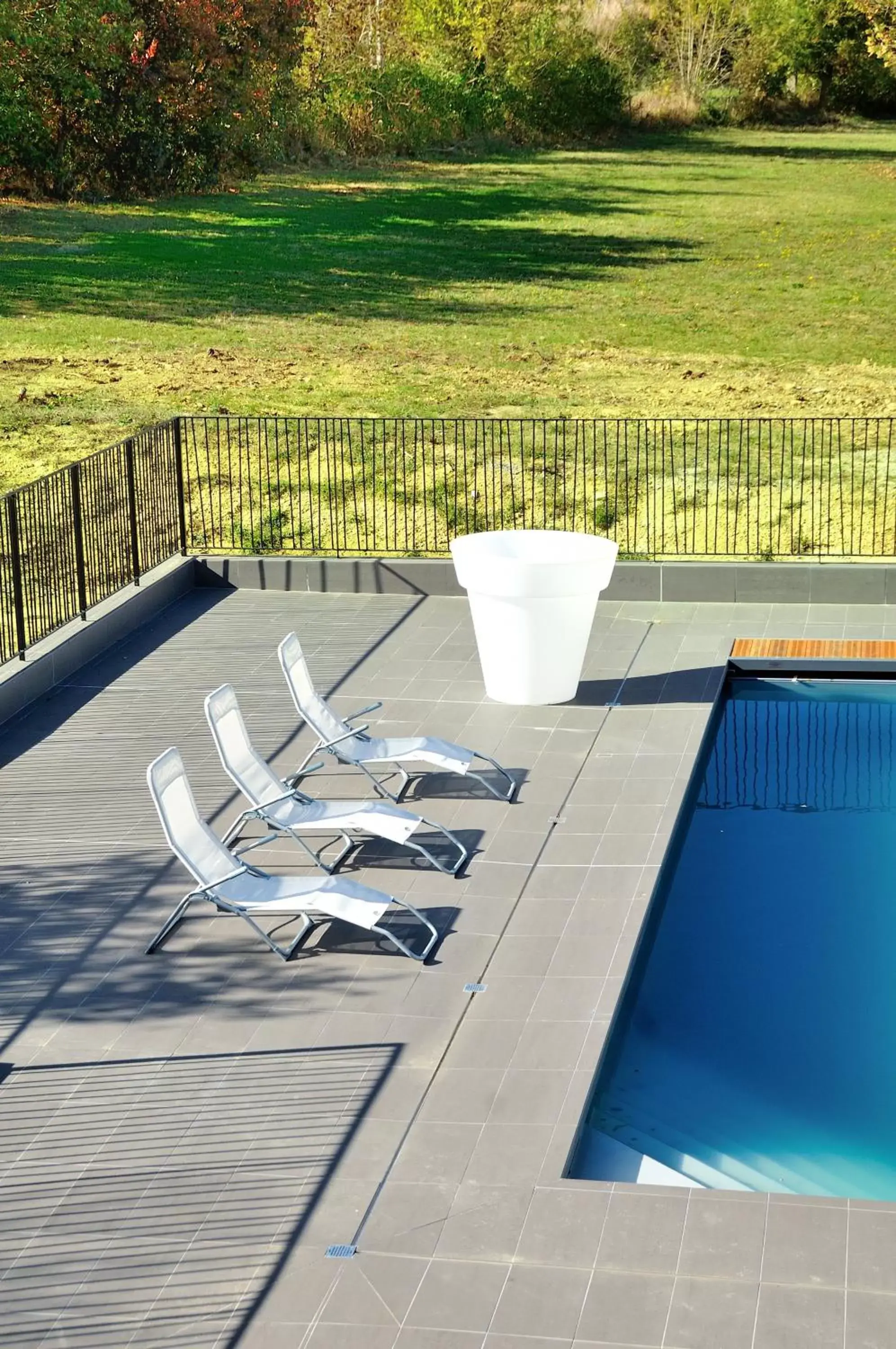 Swimming Pool in Relais Fasthotel Port Lauragais