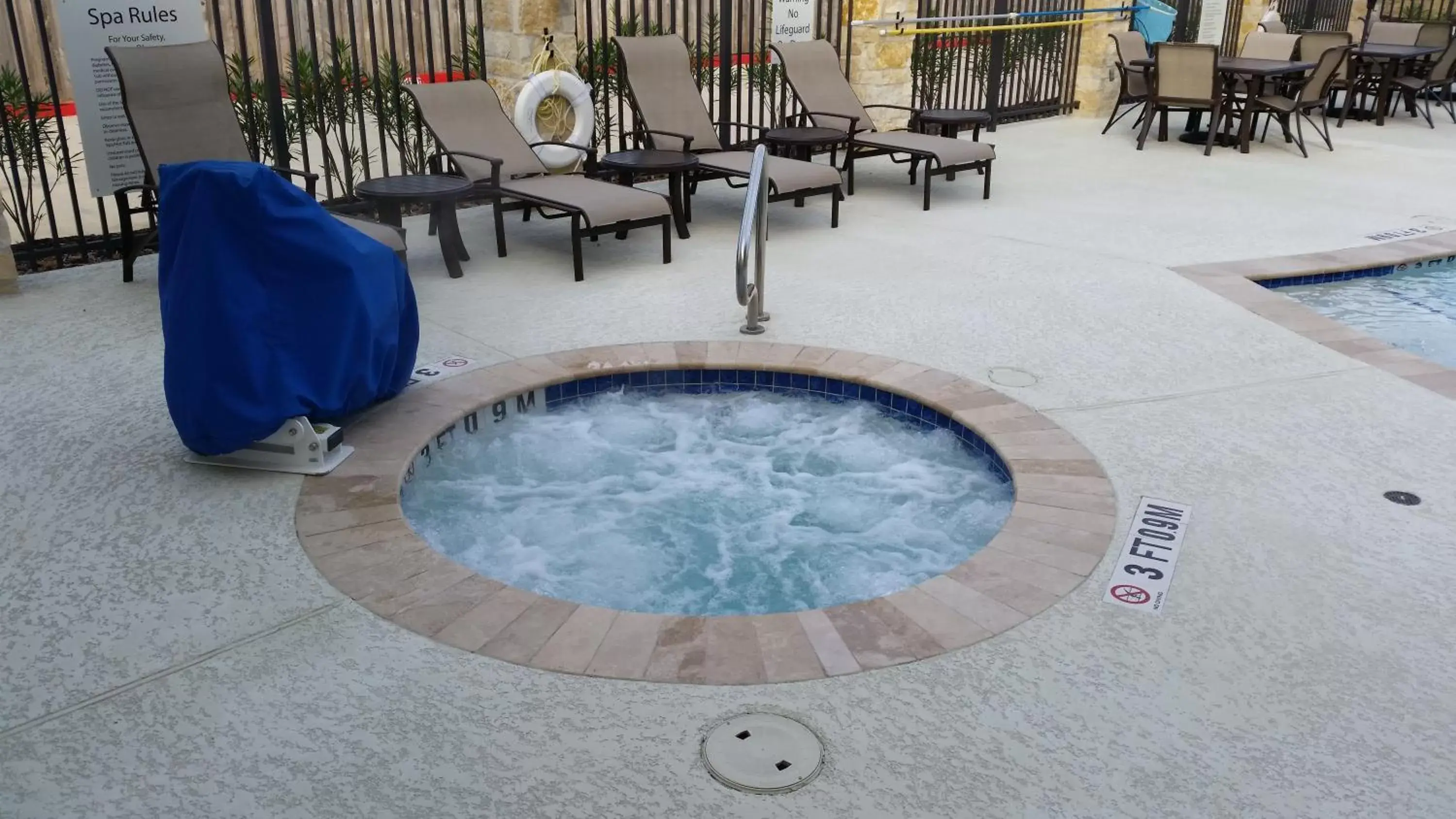 Swimming pool in Holiday Inn Express and Suites Atascocita - Humble - Kingwood, an IHG Hotel
