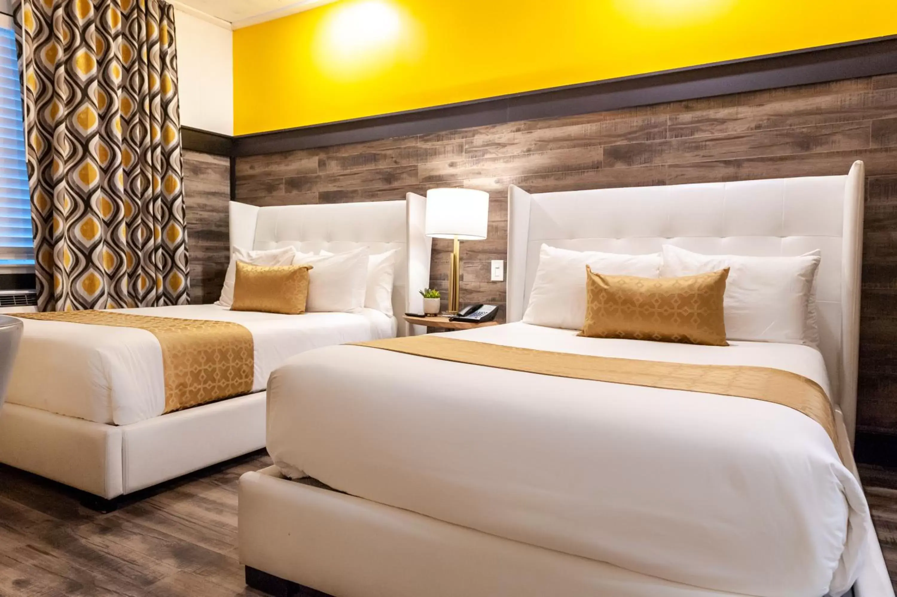 Bed in Catalina Hotel & Beach Club