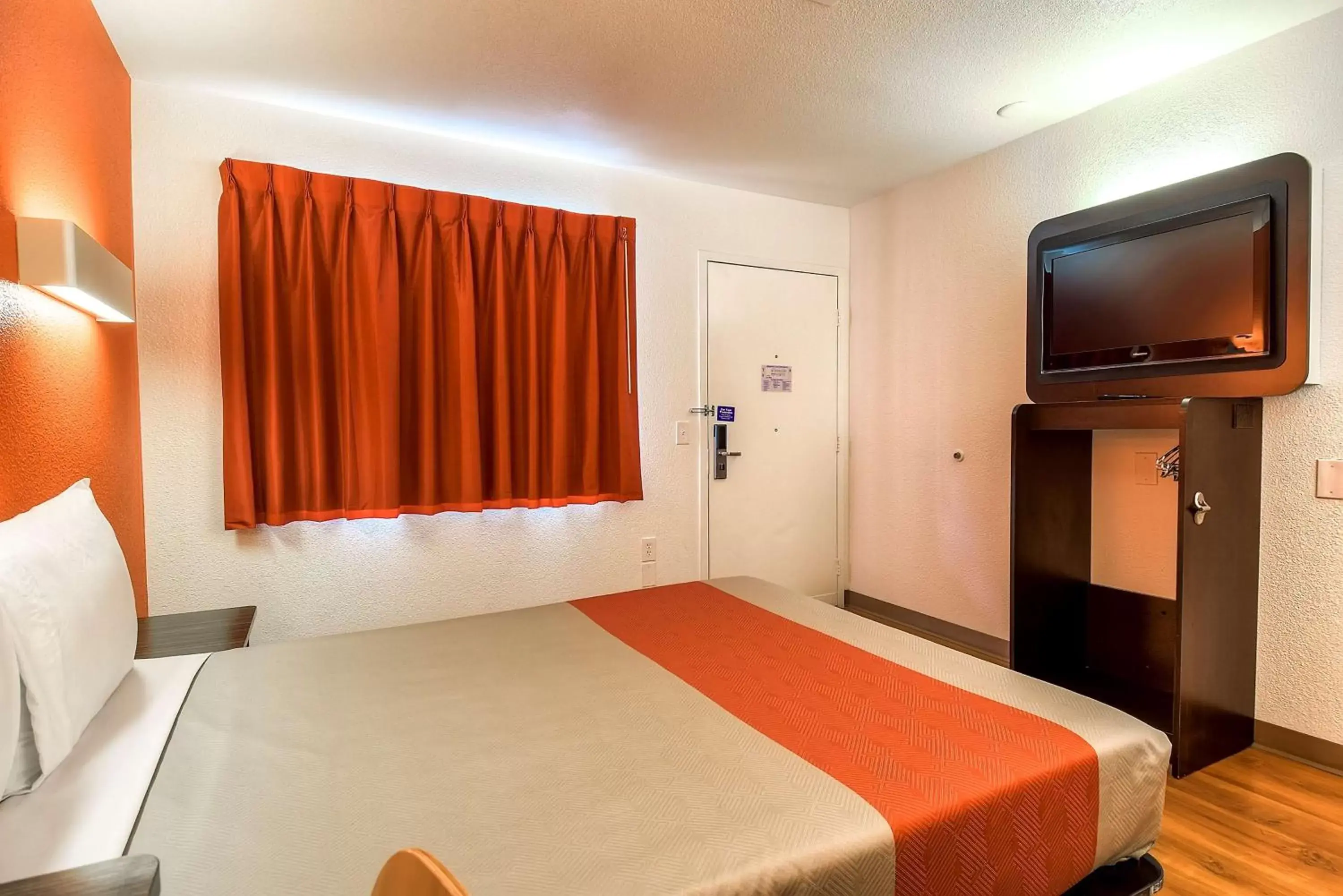 TV and multimedia, Bed in Motel 6-Carlsbad, CA Beach