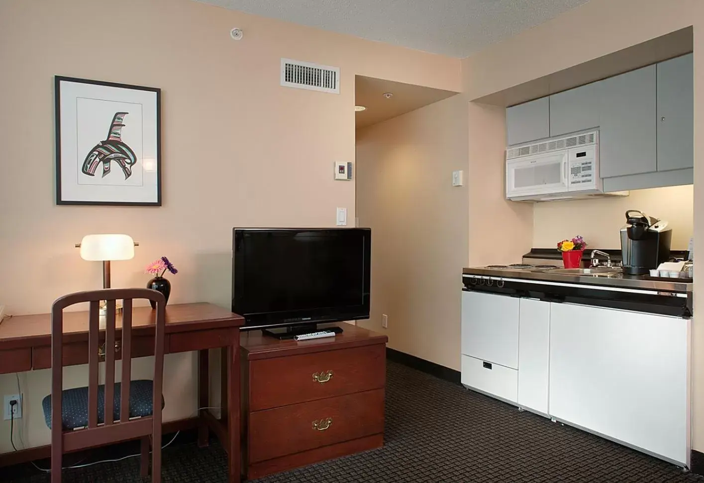 TV and multimedia, TV/Entertainment Center in Rosedale on Robson Suite Hotel