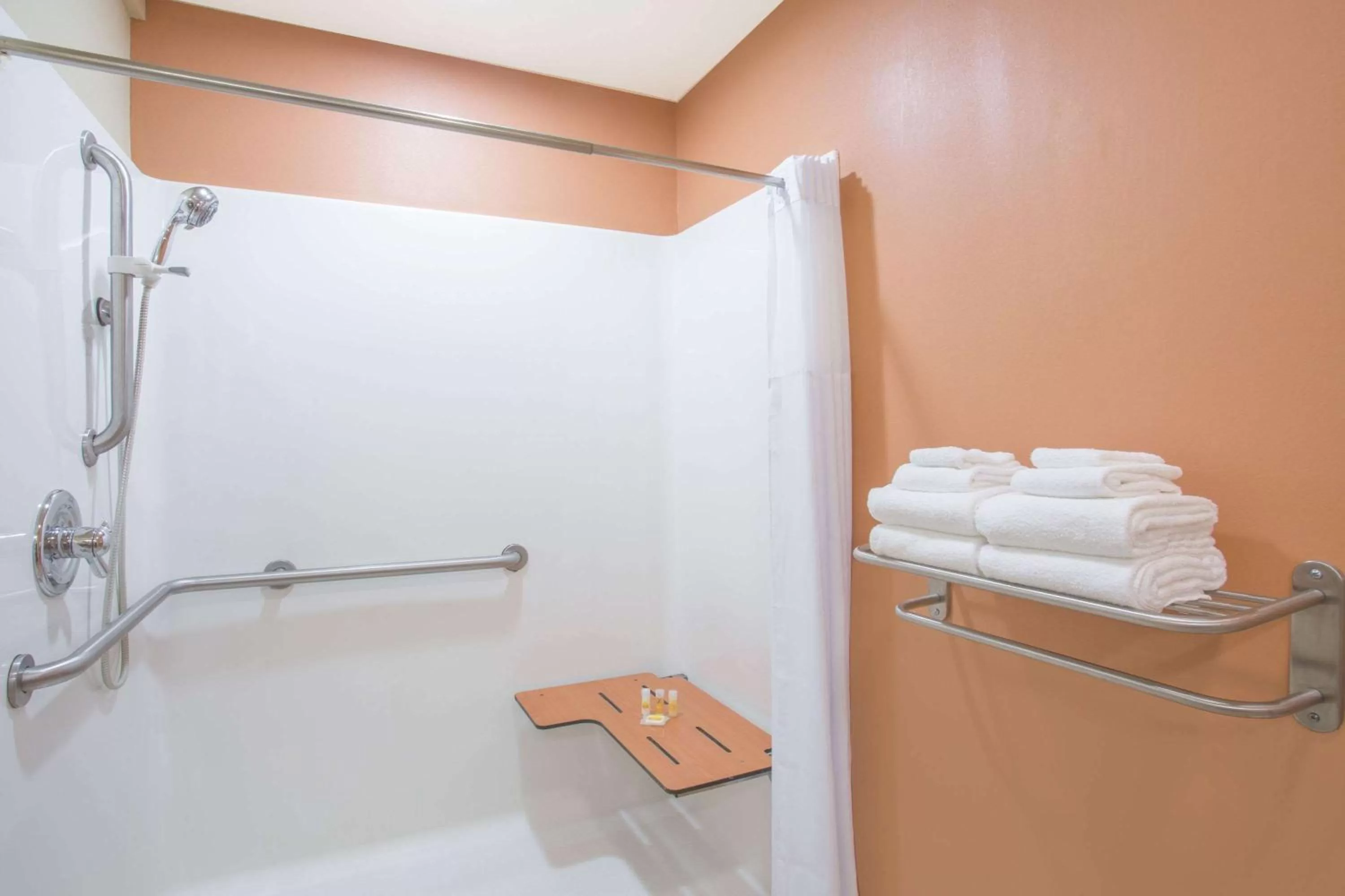 Bathroom in Days Inn & Suites by Wyndham Thibodaux