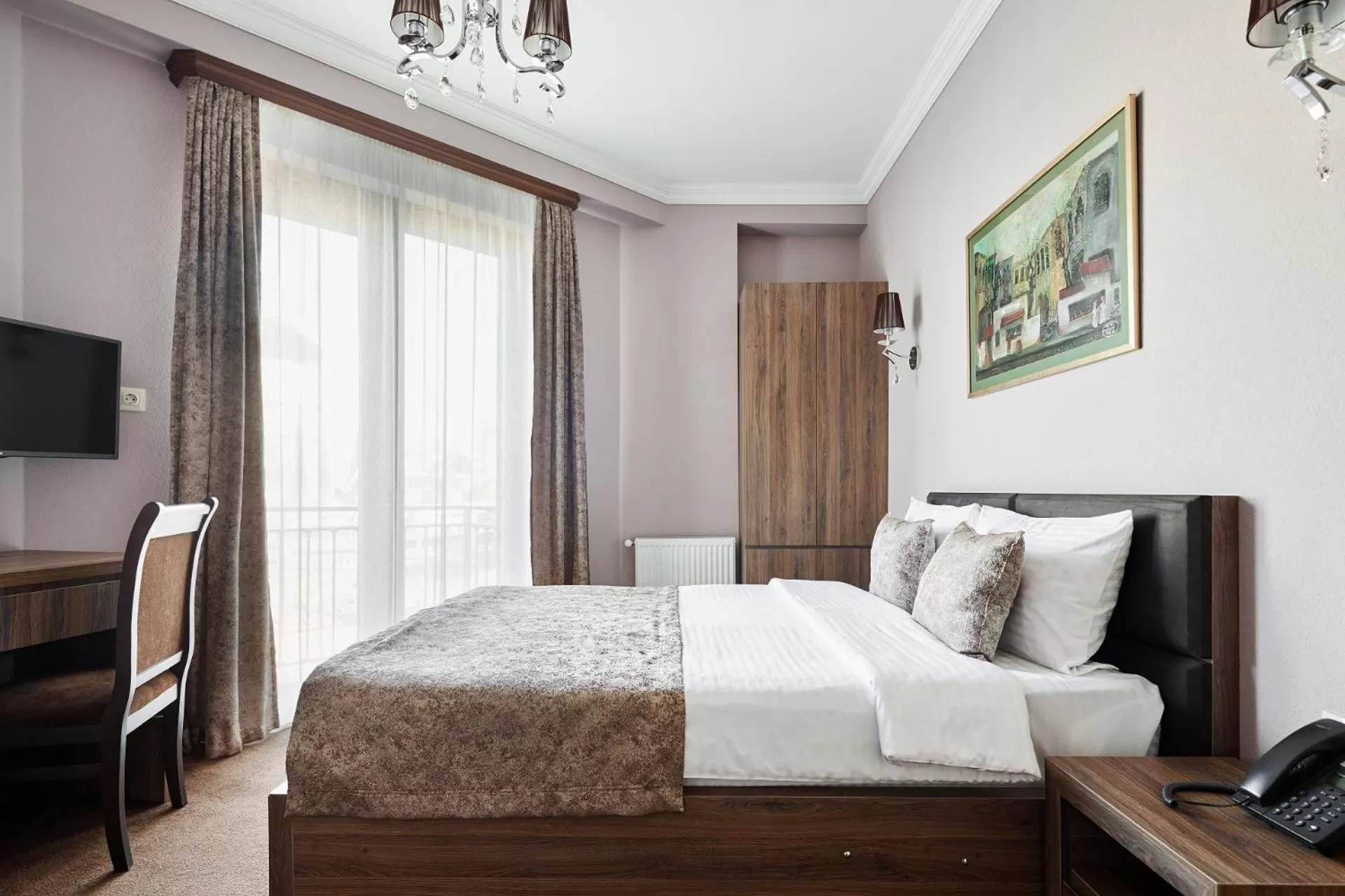 Photo of the whole room, Bed in Hotel Pushkin