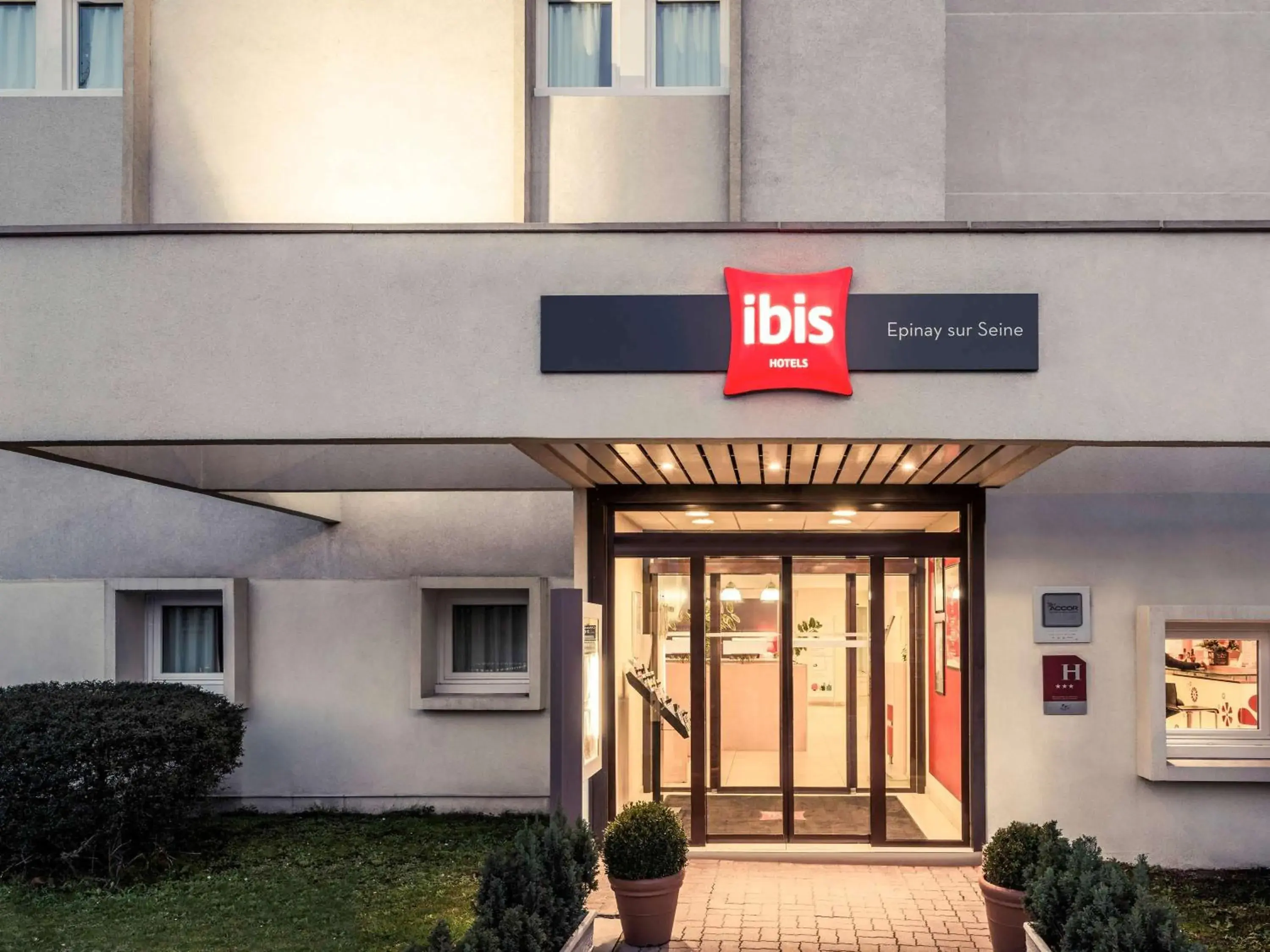 Property building in ibis Epinay-sur-Seine